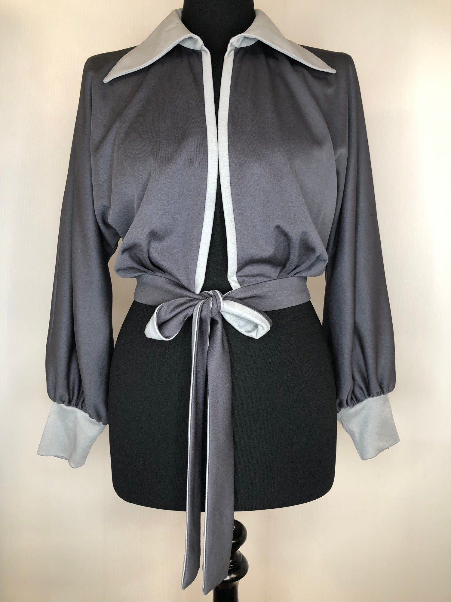 womens shirt  womens  vintage  Urban Village Vintage  urban village  top  tie front  multi  long sleeve  Grey  Gillian Paul  cropped  collar  blouse  balloon sleeves  balloon sleeve  70s  1970s  12