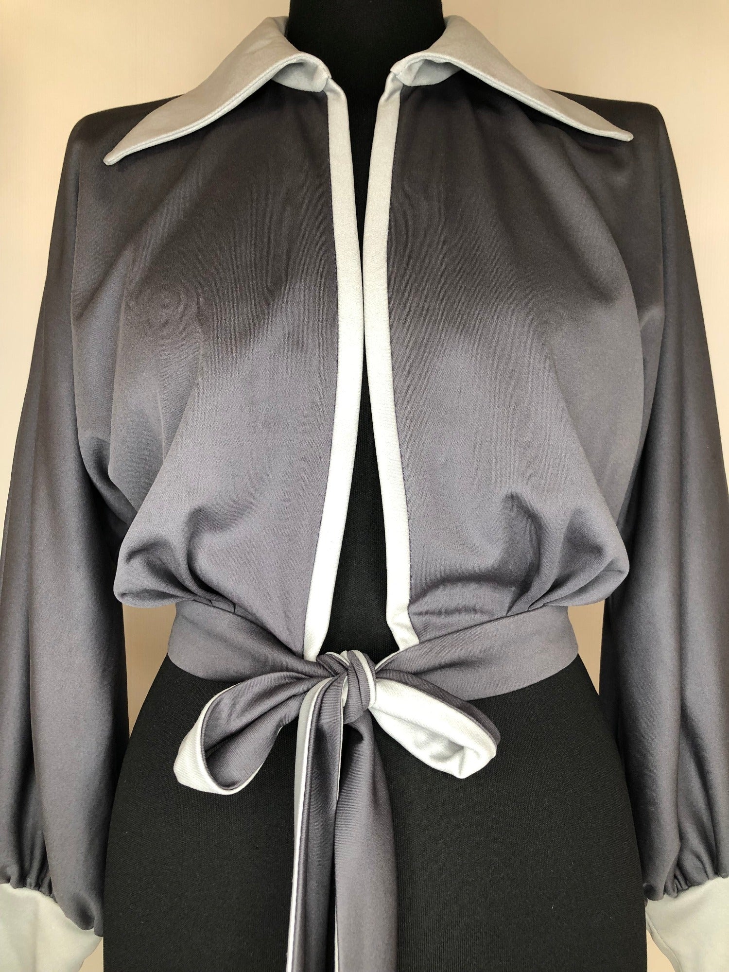 womens shirt  womens  vintage  Urban Village Vintage  urban village  top  tie front  multi  long sleeve  Grey  Gillian Paul  cropped  collar  blouse  balloon sleeves  balloon sleeve  70s  1970s  12