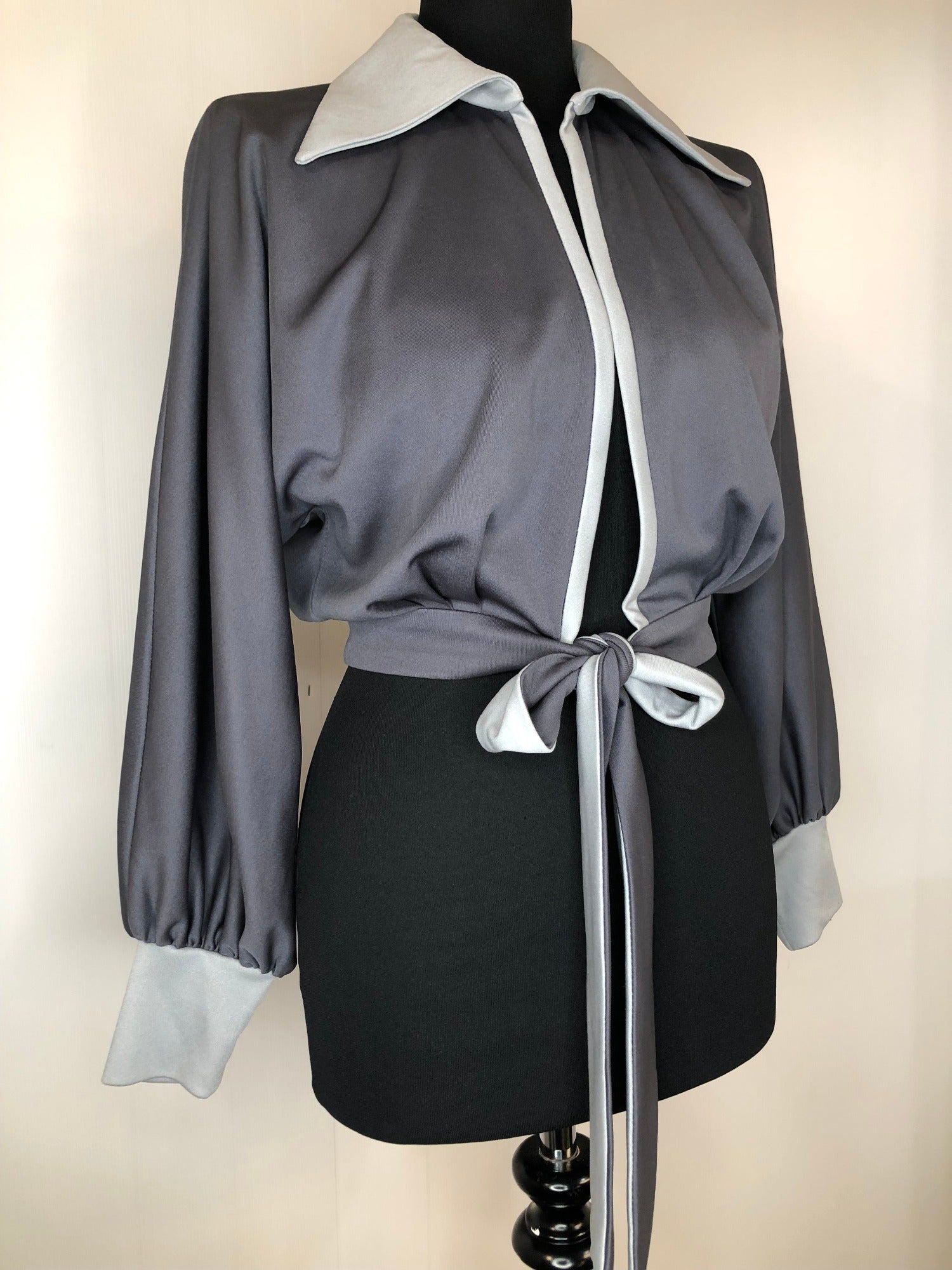 womens shirt  womens  vintage  Urban Village Vintage  urban village  top  tie front  multi  long sleeve  Grey  Gillian Paul  cropped  collar  blouse  balloon sleeves  balloon sleeve  70s  1970s  12