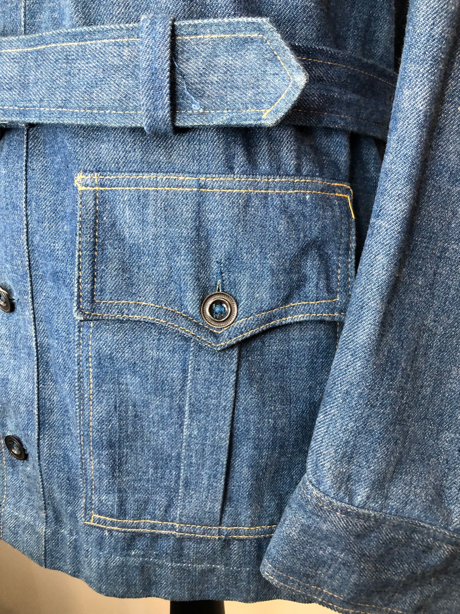 vintage  Urban Village Vintage  urban village  Shirt  shacket  rappers  press stud  mens  medium  m  Jacket  Huggers  denim style  denim shirt  denim  button fastening  blue  belted  70s  1970s