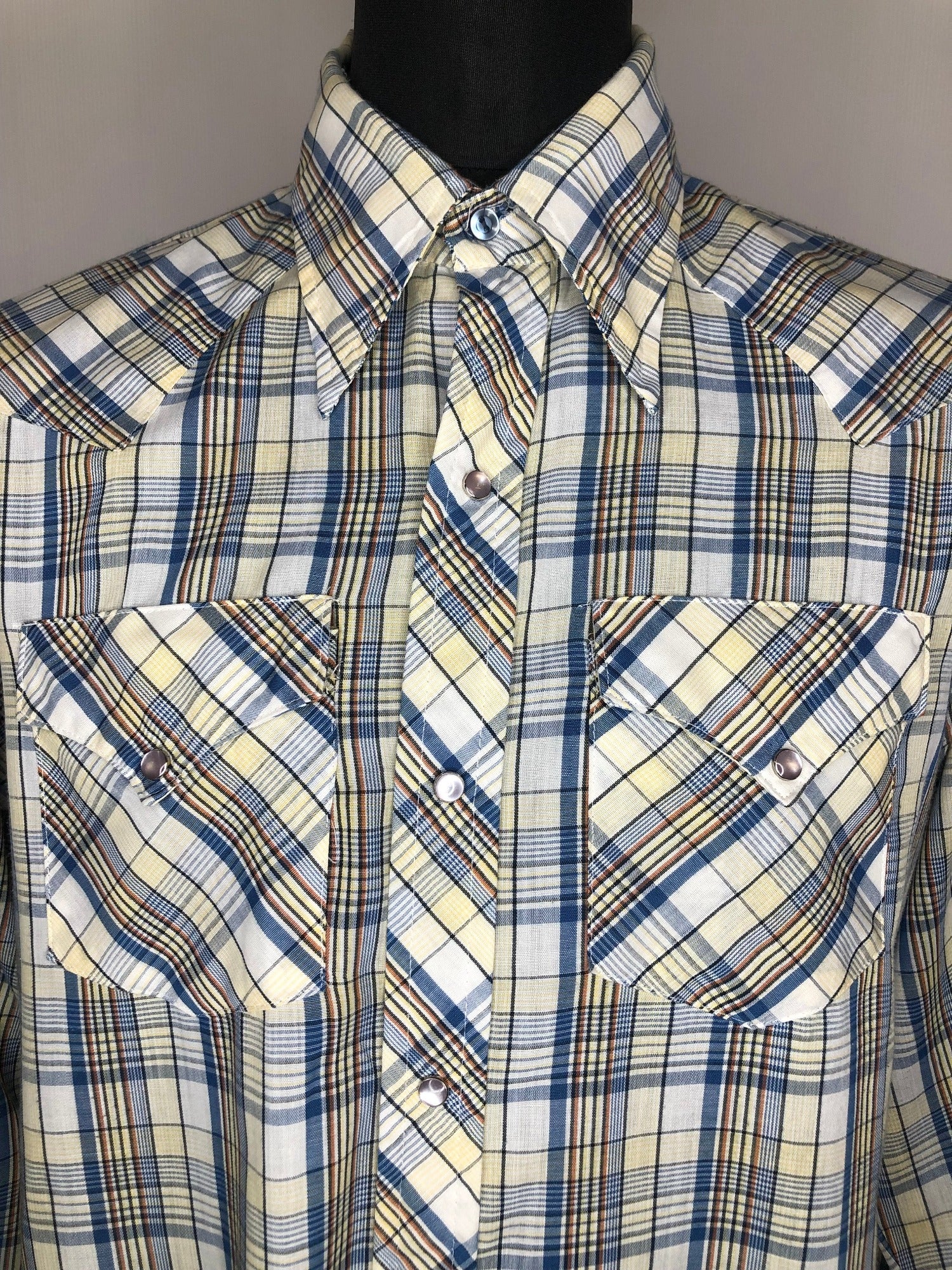 vintage  Urban Village Vintage  urban village  Shirt  retro  Mens Shirts  mens  long sleeves  Long sleeved top  long sleeve  L  Glug  dagger collar  dagger  cream  check  button  blue  70s  1970s