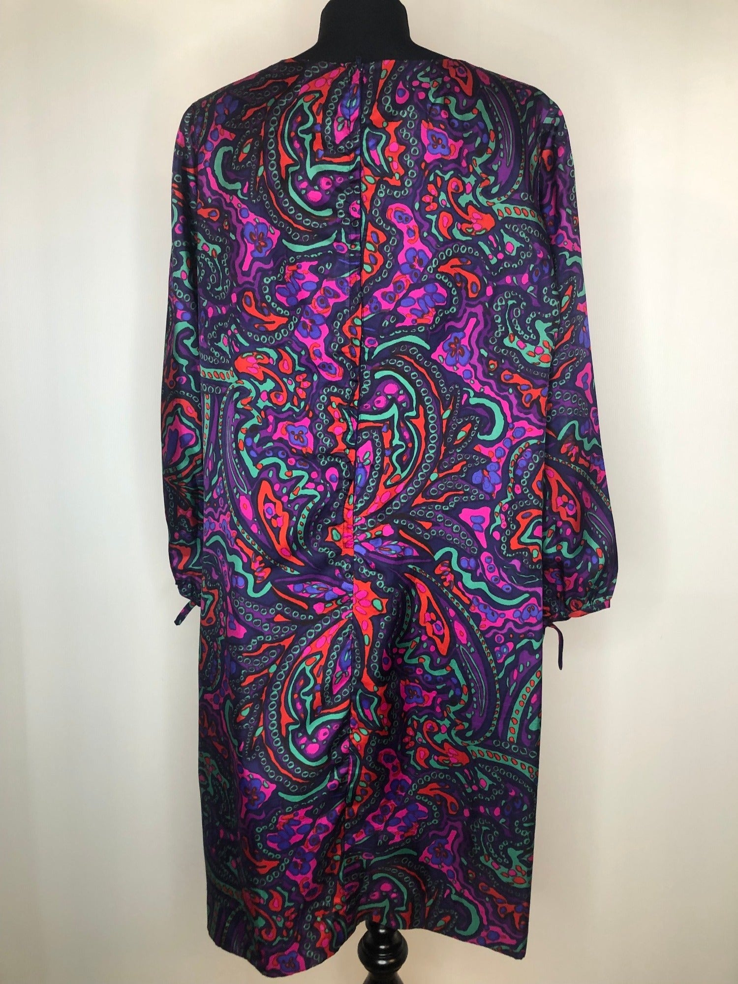 zip back  womens  vintage  round neck  retro  purple  print dress  plus size  multi  long sleeve  Freemans of London  floral print  dress  70s  1970s  18  16-18  16