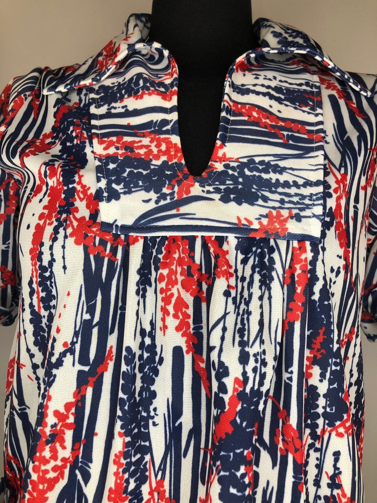 14  womens shirt  womens  white  vintage  Urban Village Vintage  top  summer  spring  red  pointed collar  multi  MOD  floral print  dagger collar  blue  70  1970s