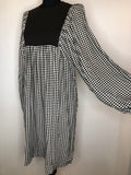 womens  white  vintage  Urban Village Vintage  urban village  retro  dress  dogtooth  balloon sleeves  balloon sleeve  70s  1970s  16