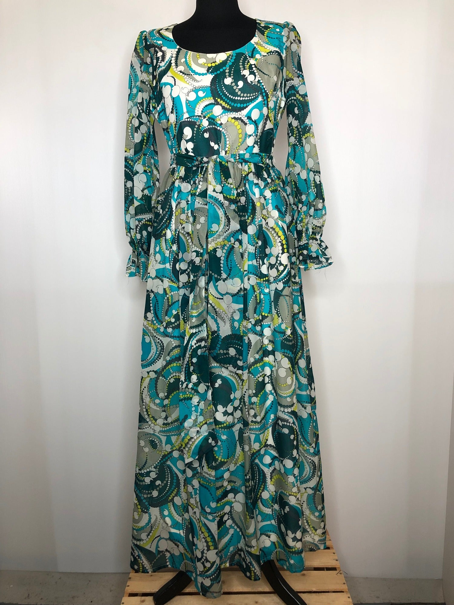 womens  waist belt  vintage  Urban Village Vintage  Tina Warren  print dress  print  multi  maxi dress  long sleeve  green  frill sleeve  dress  button front  blue  70s  1970s  10