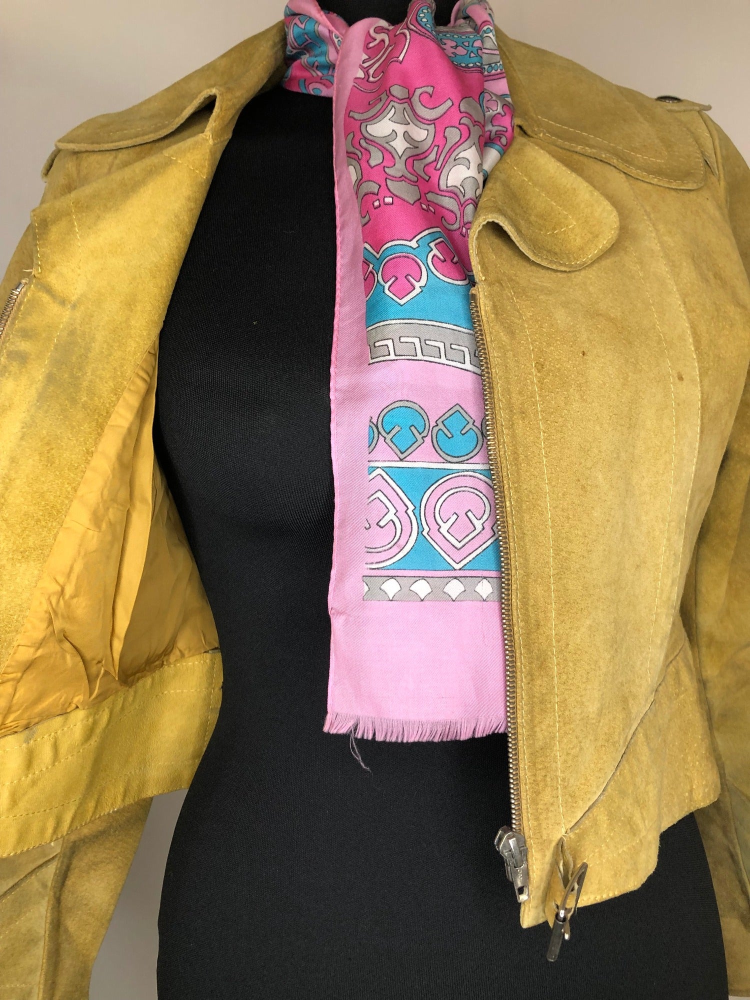 vintage  Urban Village Vintage  urban village  Suede Jacket  Suede  Rounded collar  mens  long sleeves  long sleeve  Jacket  front pockets  collared  collar  button  Antilopen  60s  1960s  10