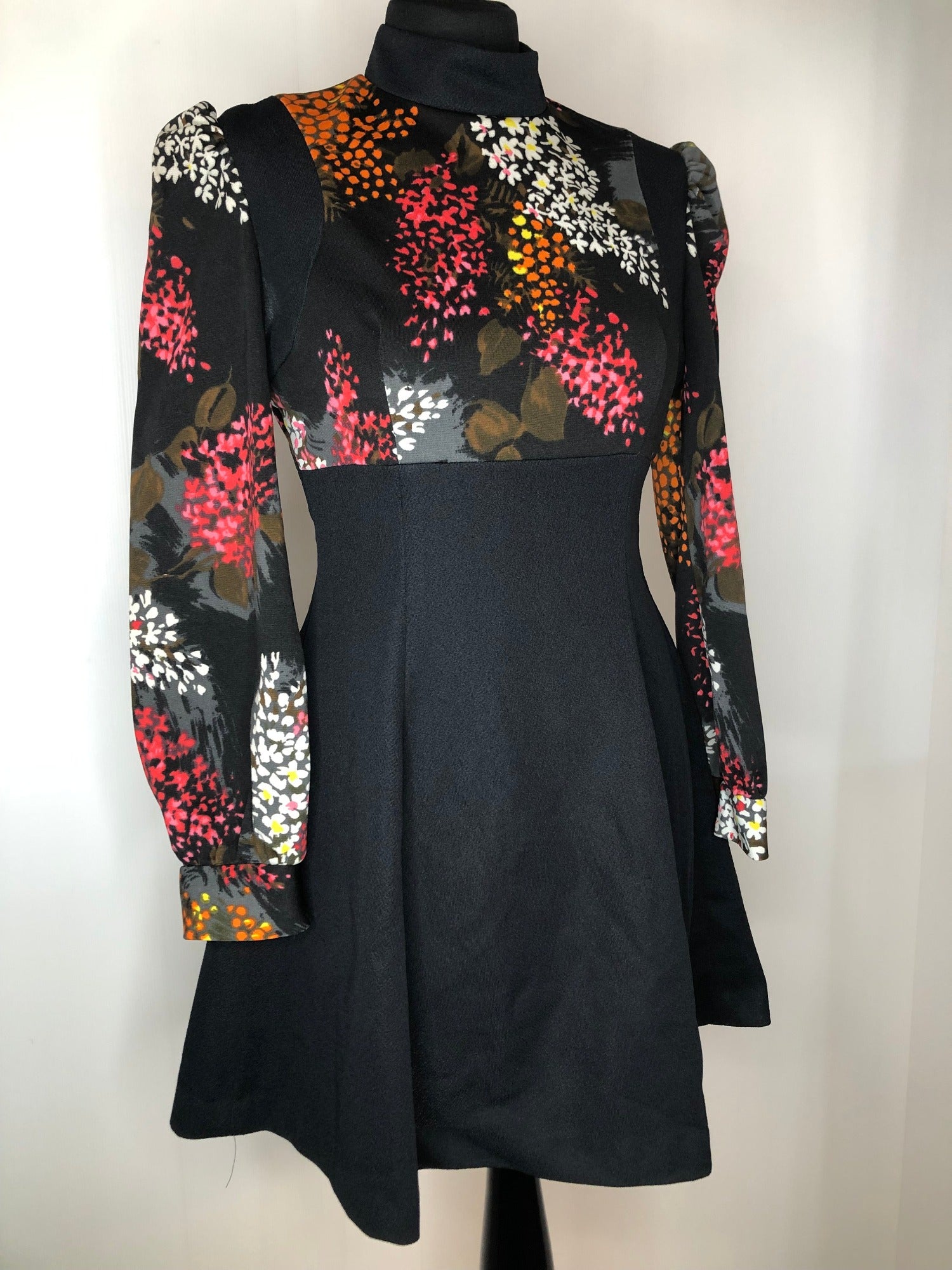 womens  vintage  multi  MOD  mii dress  knee length dress  high neck  dress  black  60s  1960s  10