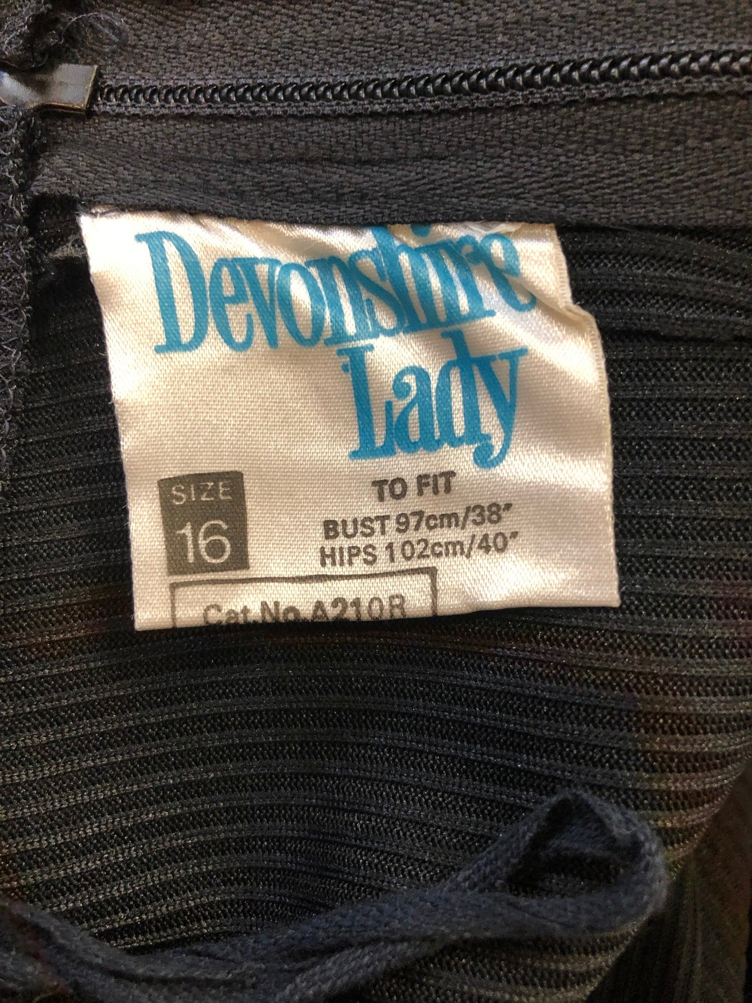 womens  waist belt  vintage  Urban Village Vintage  tie waist belt  striped  round neck  retro  dress  chevron stripes  chevron print  black  70s  1970s  12