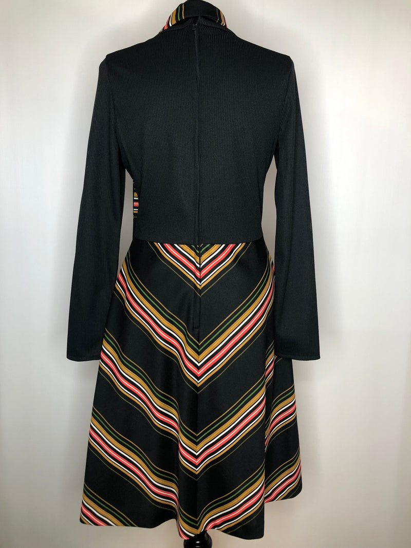 womens  waist belt  vintage  Urban Village Vintage  tie waist belt  striped  round neck  retro  dress  chevron stripes  chevron print  black  70s  1970s  12