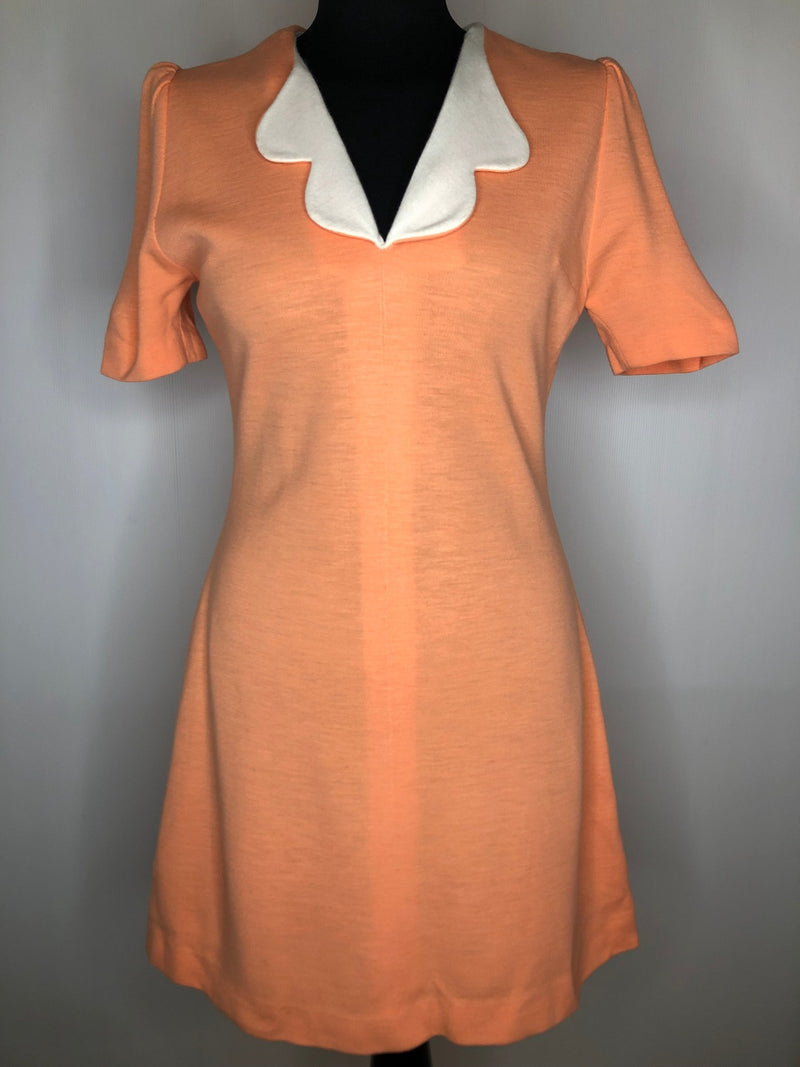 womens  vintage  v-neck design  summer dress  slip on design  rounded collar  retro  peach  orange  MOD  Kweens of Chelsea  dress  60s  1960s  10