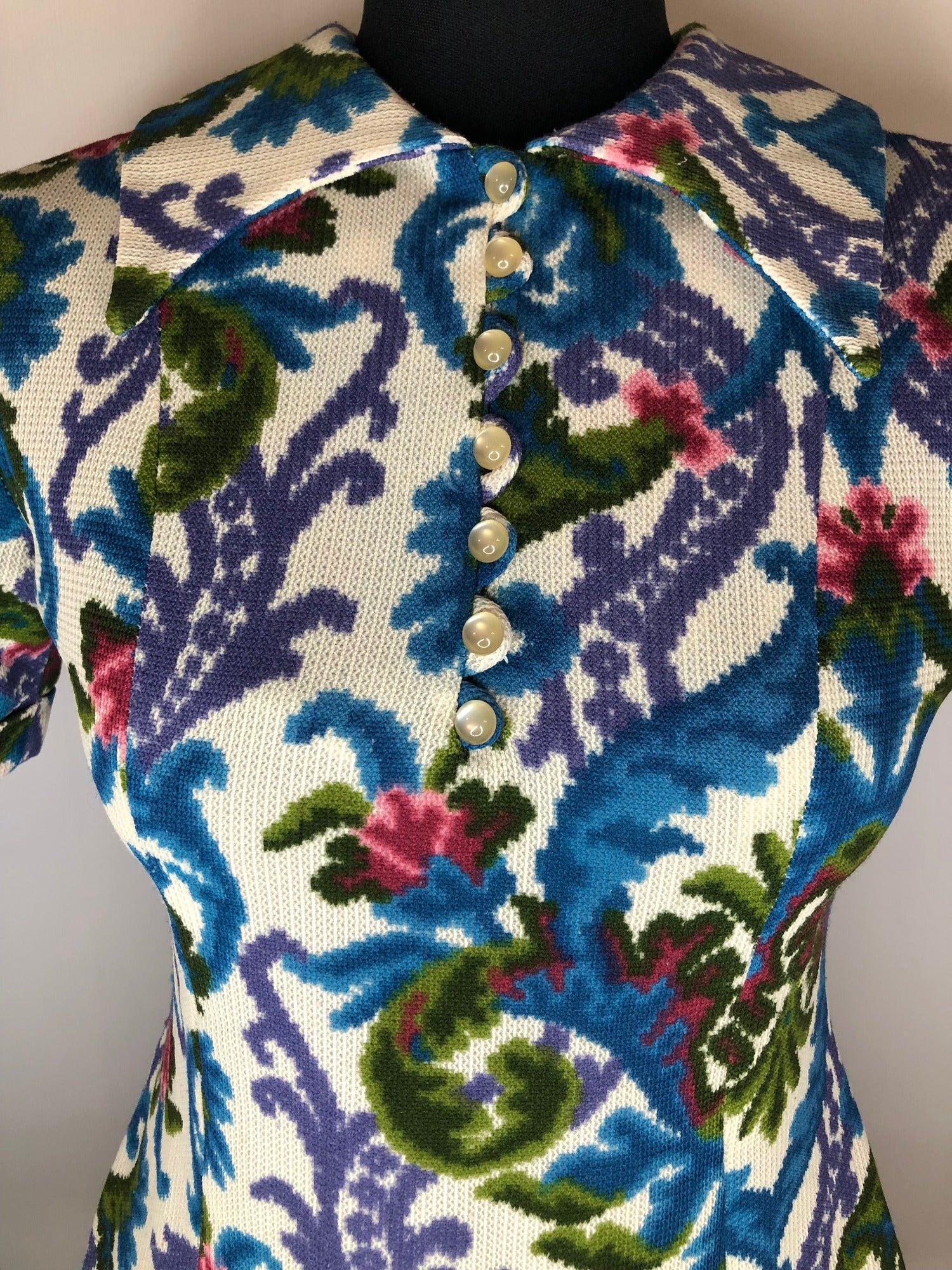 womens  white  vintage  Urban Village Vintage  summer dress  print  pointed collar  multi  mini dress  Green  floral print  dress  blue  70s  1970s  10