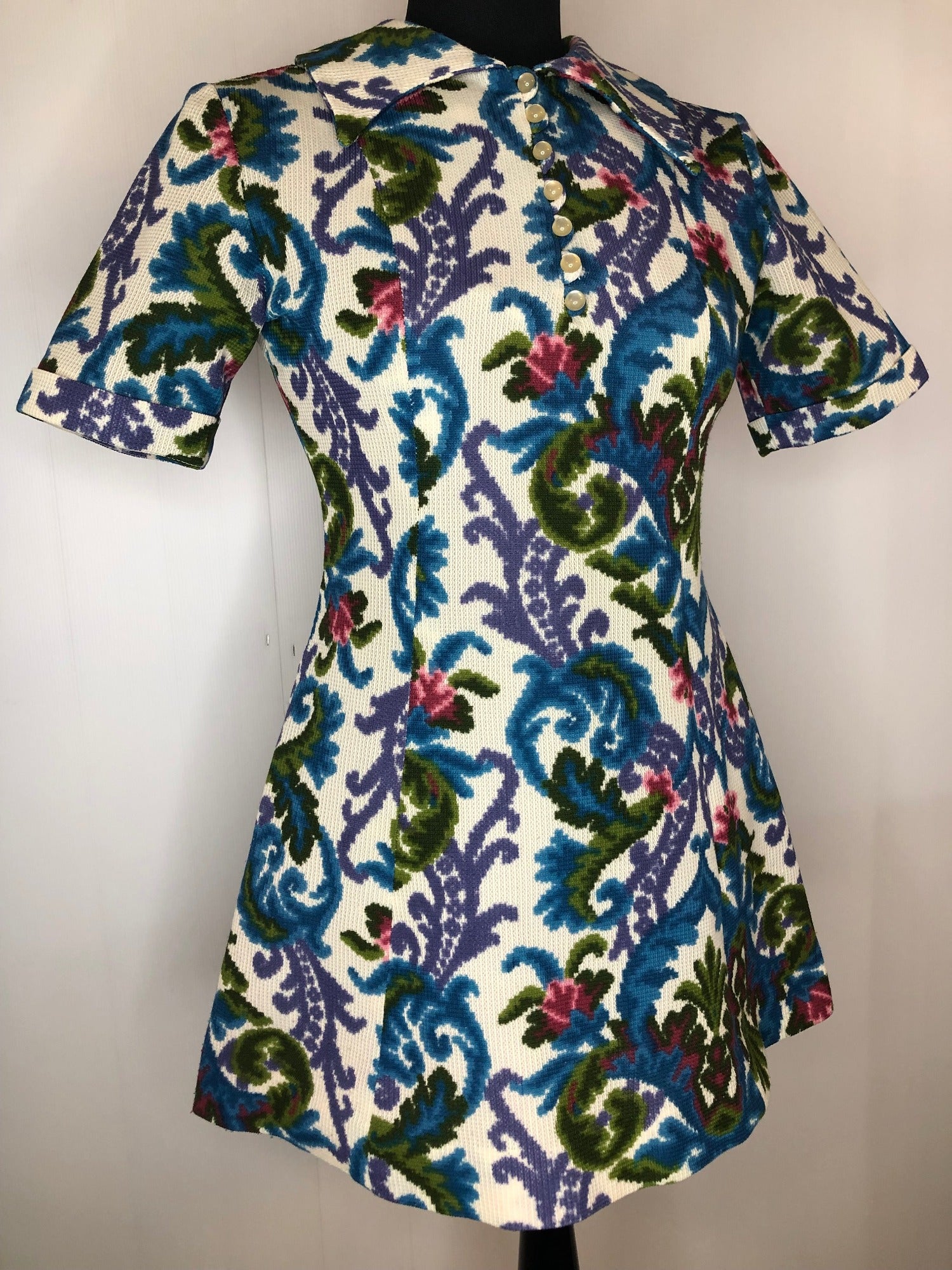 womens  white  vintage  Urban Village Vintage  summer dress  print  pointed collar  multi  mini dress  Green  floral print  dress  blue  70s  1970s  10