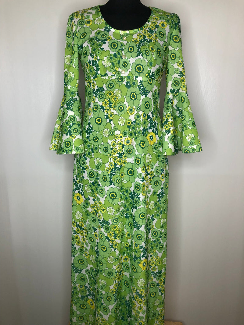 womens  vintage  Urban Village Vintage  urban village  three quarter sleeves  summer dress  summer  maxi dress  long dress  green  floral print  floral dress  floral  dress  button detailing  bell sleeve  70s  70  1970s