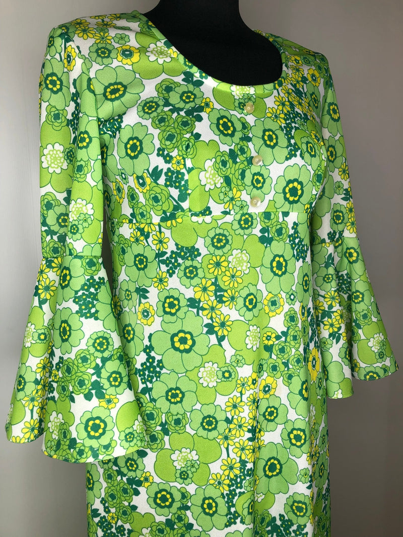 womens  vintage  Urban Village Vintage  urban village  three quarter sleeves  summer dress  summer  maxi dress  long dress  green  floral print  floral dress  floral  dress  button detailing  bell sleeve  70s  70  1970s