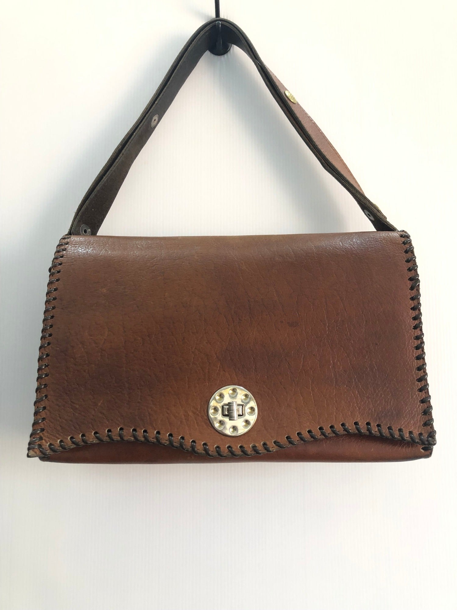 womens bag  womens  vintage  Urban Village Vintage  twist lock  tan  Shoulder bag  shoulder  One Size  leather stitch trim  Leather  hippie  hand bag  brown  boho  bohemian  bag  adjustable straps  accessories  70s  70  60s  60  1970s  1960s  1960