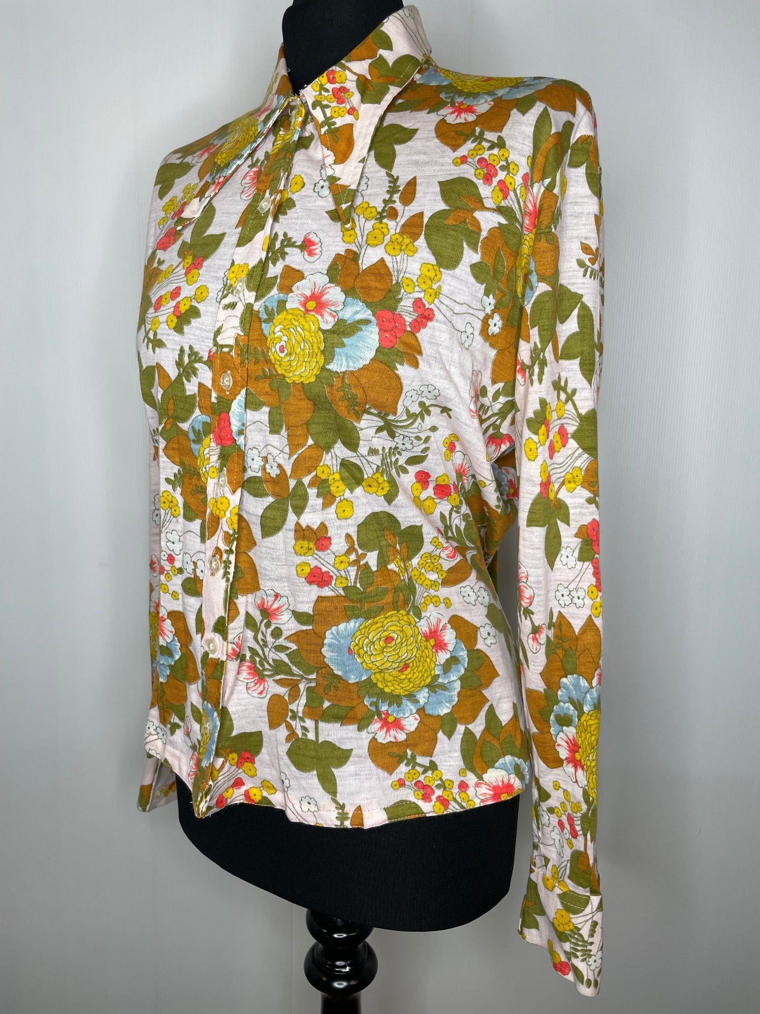 womens shirt  womens  vintage  Urban Village Vintage  urban village  Shirt  long sleeve  floral print  dagger collar  dagger  collar  button  blouse  60s  1960s  16  14-16  14