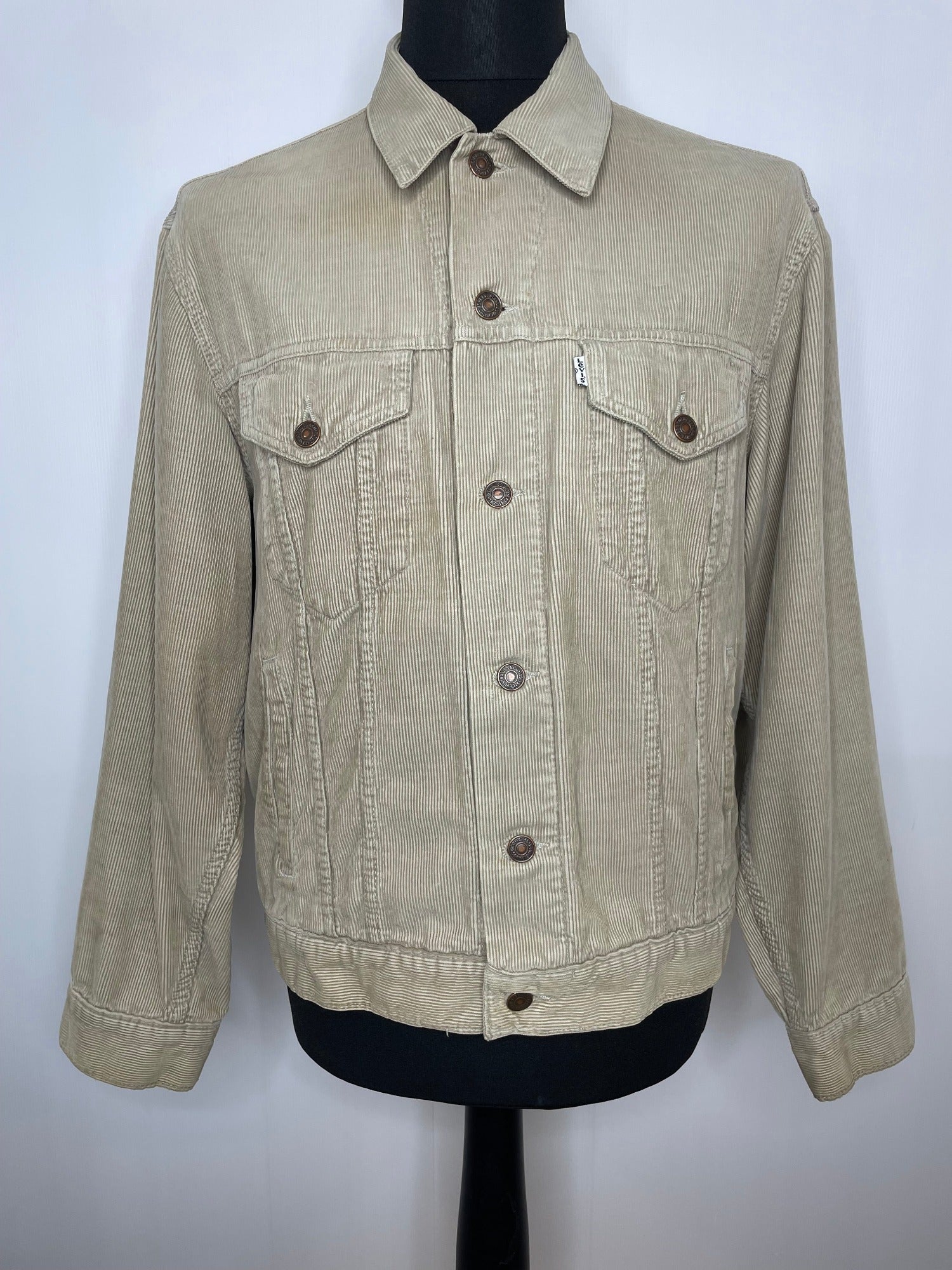 white tab  vintage  Urban Village Vintage  Size Medium  medium  M  levis strauss  levis jacket  levis  khaki  jean  jacket  Green  denim  corduroy  cord