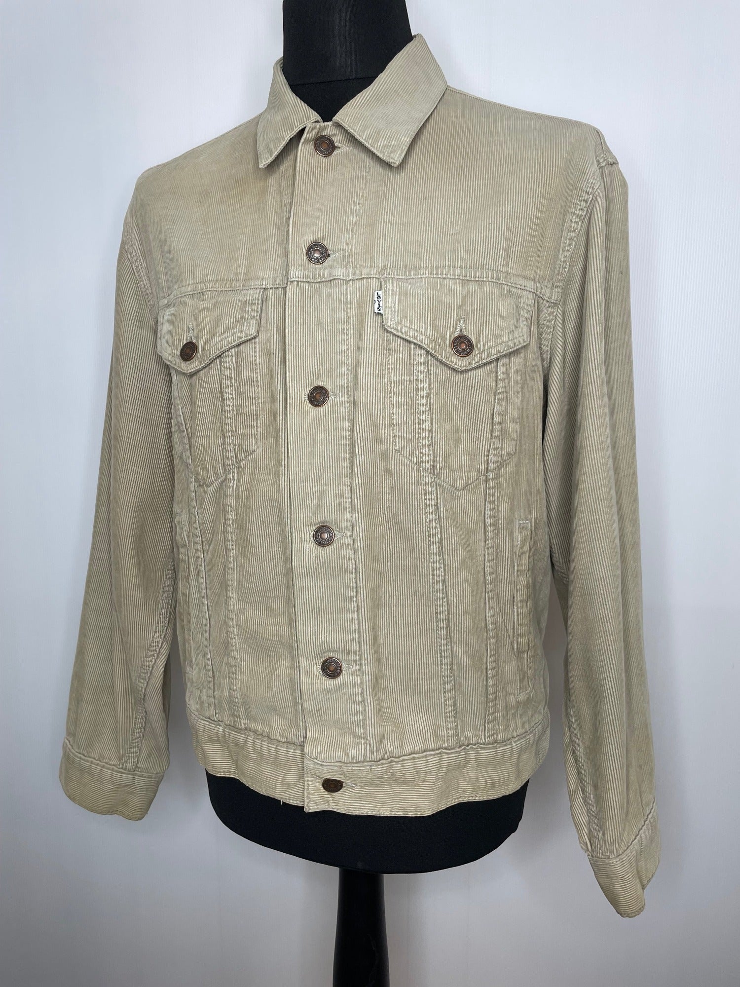 white tab  vintage  Urban Village Vintage  Size Medium  medium  M  levis strauss  levis jacket  levis  khaki  jean  jacket  Green  denim  corduroy  cord