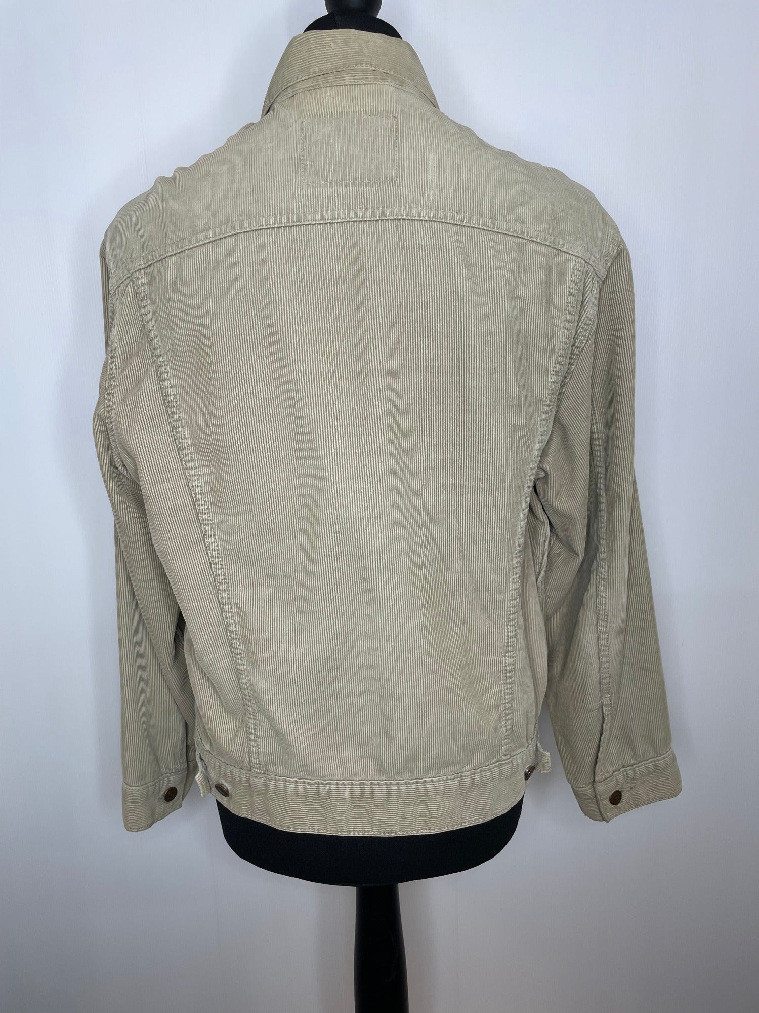 white tab  vintage  Urban Village Vintage  Size Medium  medium  M  levis strauss  levis jacket  levis  khaki  jean  jacket  Green  denim  corduroy  cord