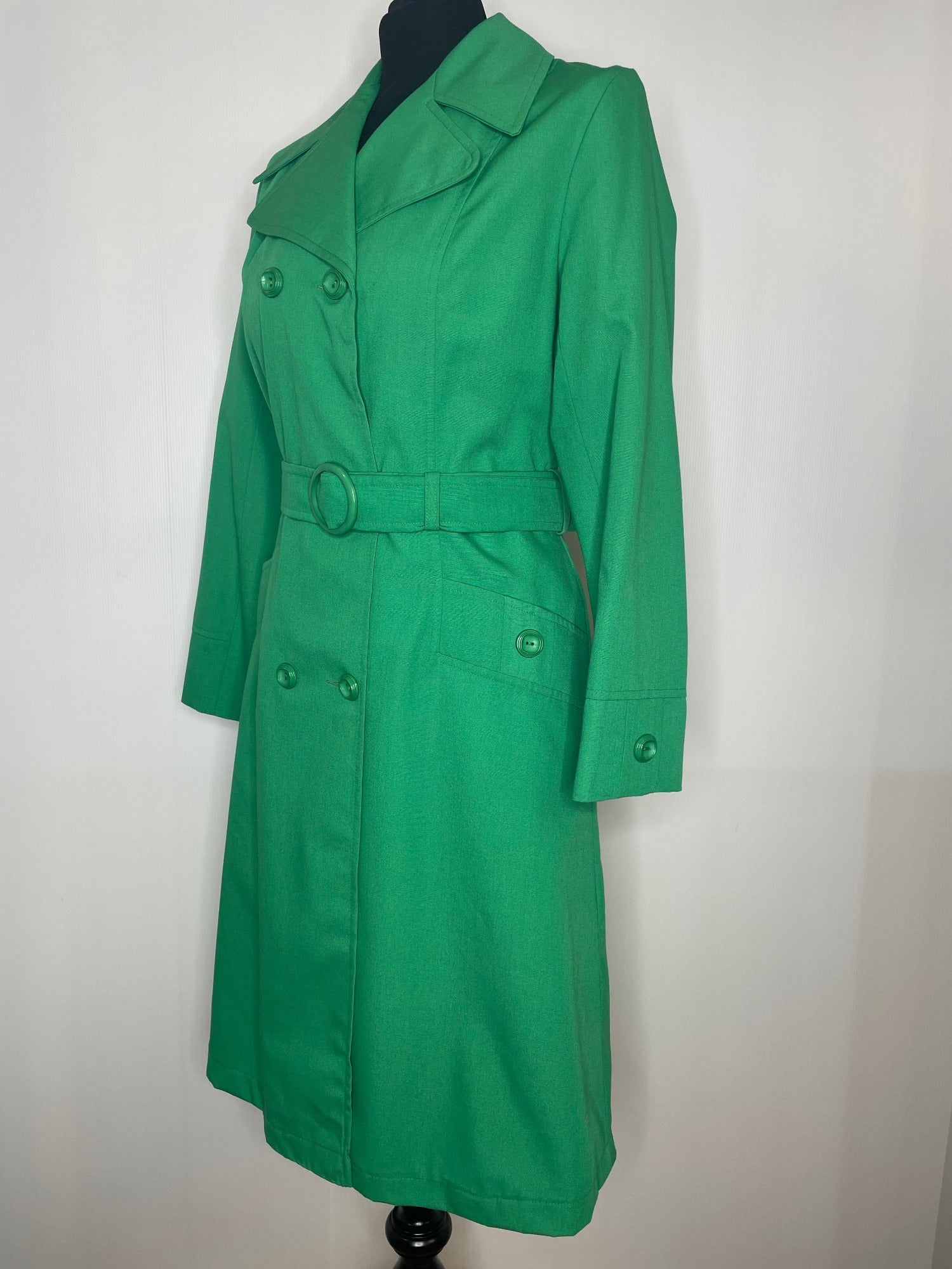 womens mac  womens jacket  womens coat  womens  Winter Coat  vintage  Urban Village Vintage  urban village  trench coat  trench  retro  rain coat  overcoat  modette  MOD  long length coat  long coat  large collar  lapels  kelly green  Jacket  Green  collared  collar  coat  big collar  70s  1970s  10