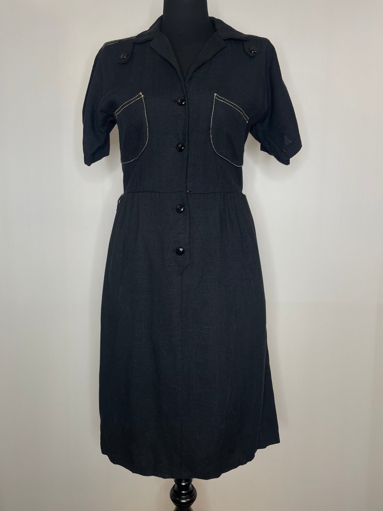 womens  vintage  Urban Village Vintage  short sleeve dress  safari style  safari dress  safari  moygashel  linen  dress  black  8  70s  1970s