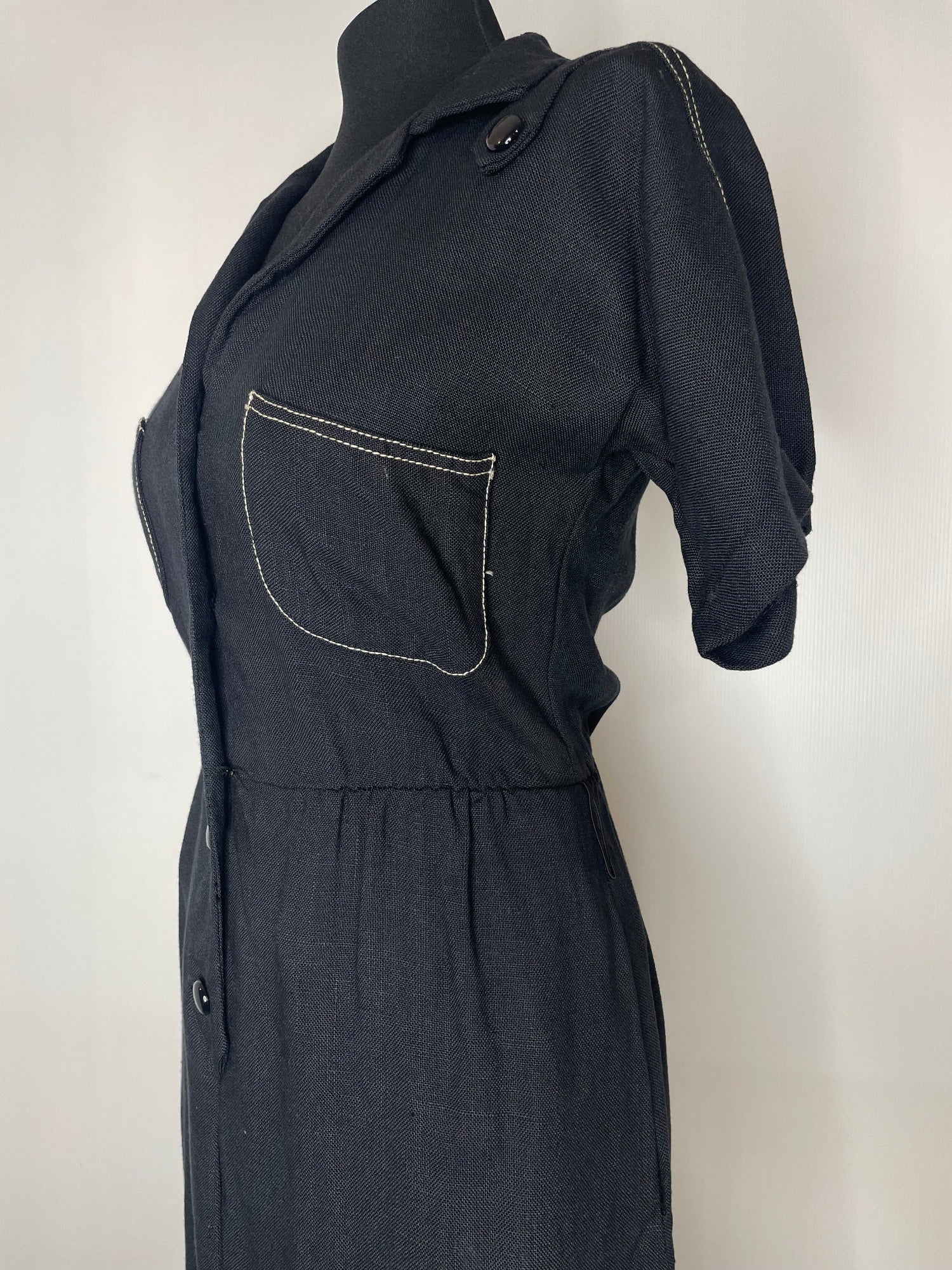 womens  vintage  Urban Village Vintage  short sleeve dress  safari style  safari dress  safari  moygashel  linen  dress  black  8  70s  1970s