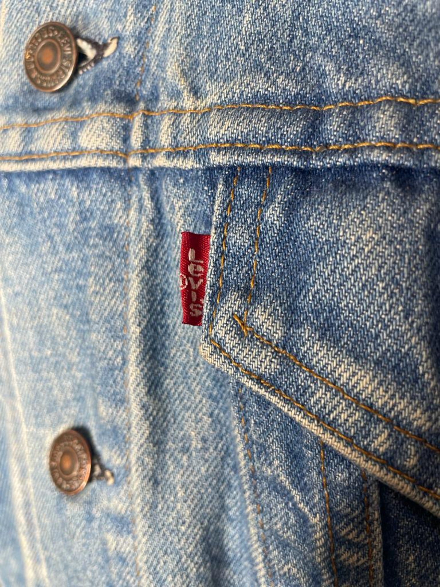 XL  vintage  Urban Village Vintage  urban village  mens  long sleeve  levis strauss  levis  levi strauss  levi  leather collar  Denim jacket  denim  collar  button  blue