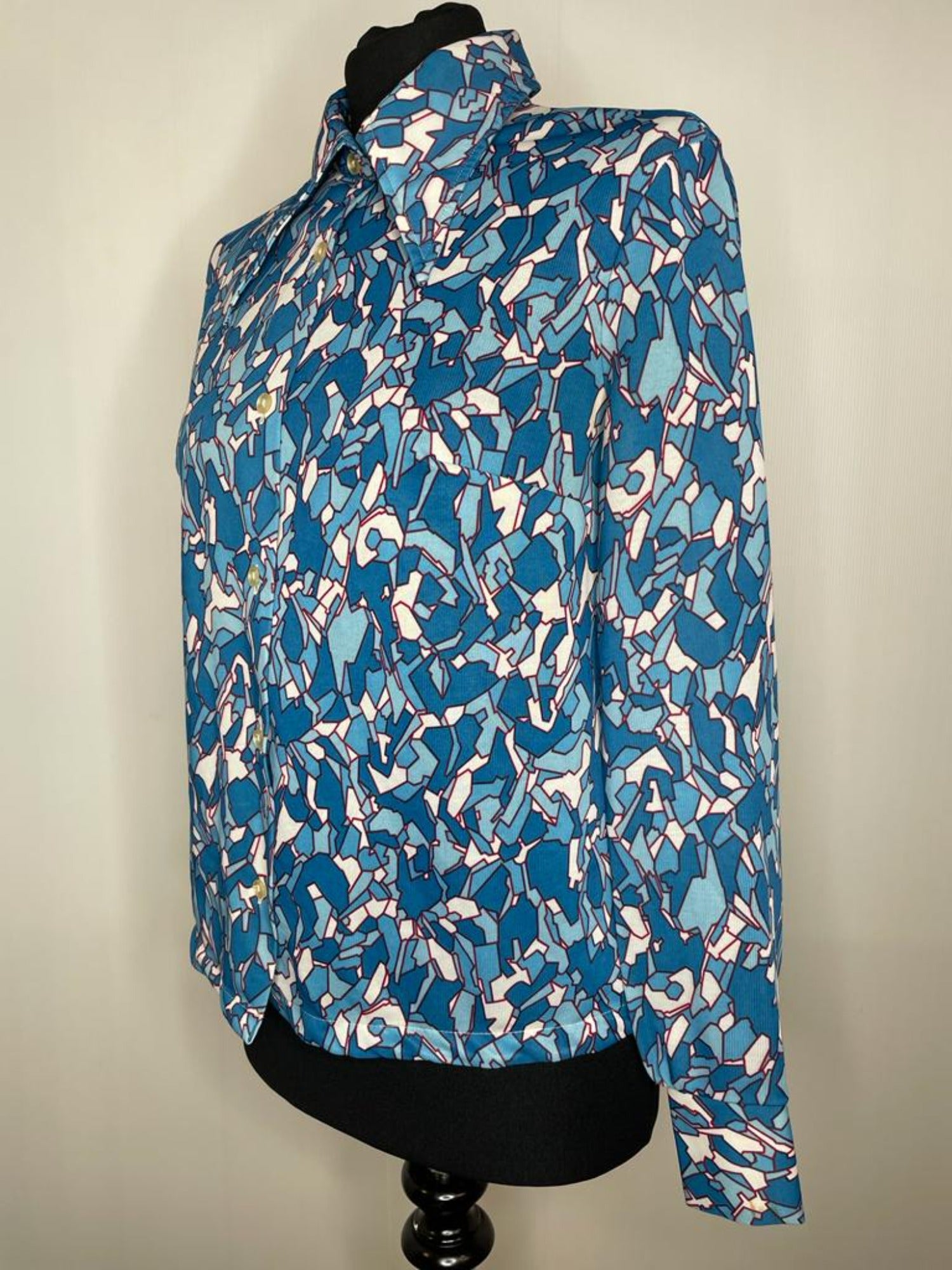 womens  white  vintage  Urban Village Vintage  urban village  top  Shirt  retro  modette  MOD  long sleeves  long sleeve  geometric print  geometric  dagger collar  collar  blue  blouse  big collar  70s  70  1970s  14