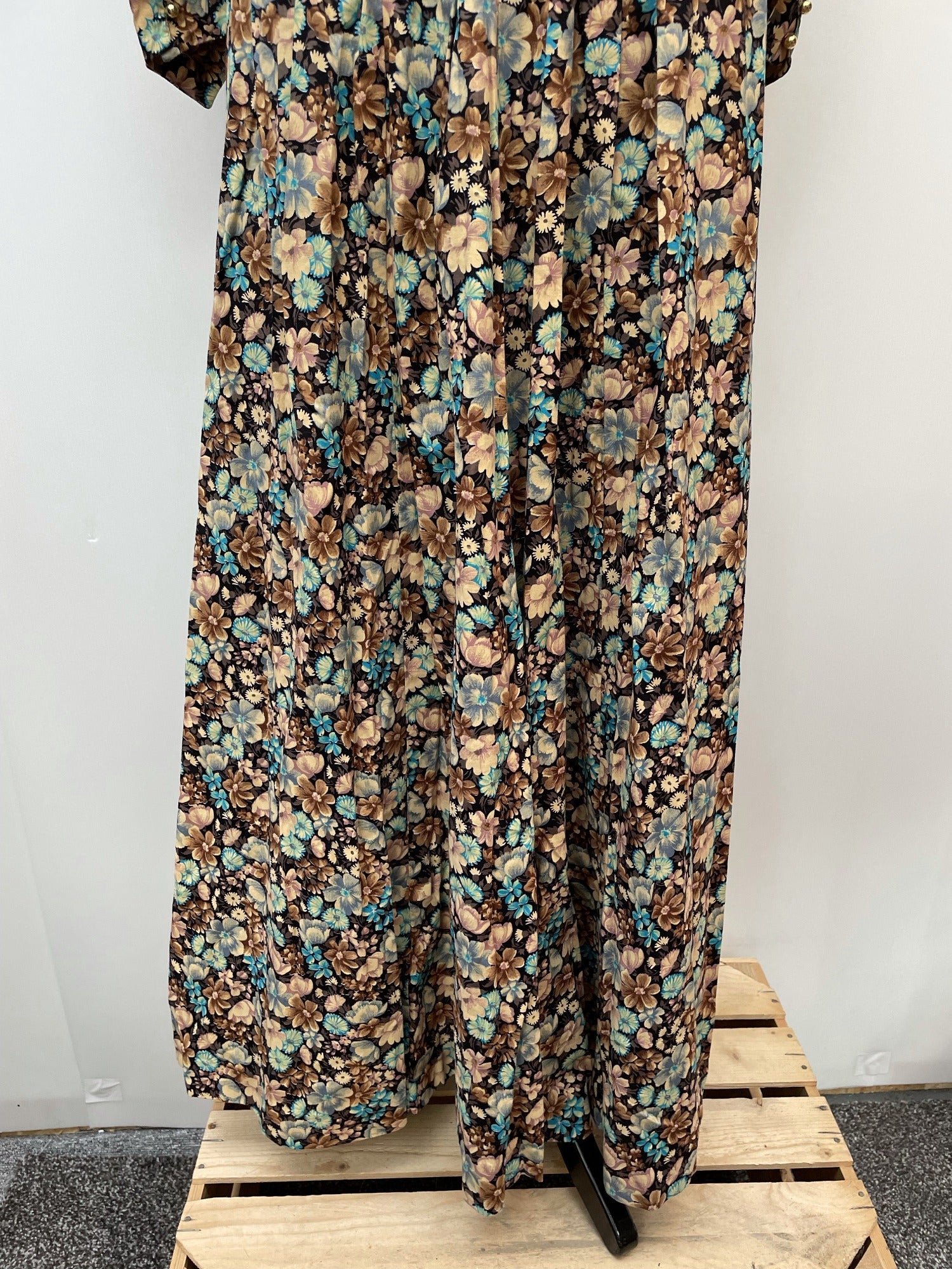 womens  vintage  Urban Village Vintage  urban village  retro  maxi dress  maxi  long sleeves  long sleeve  high neck  floral print  floral dress  floral  dress  collared dress  collared  collar dress  collar  brown  boho  bohemian  blue  big collar  back zip  8  70s  1970s