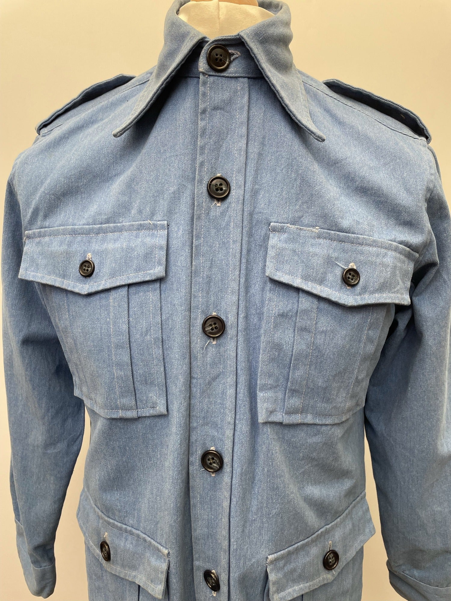 vintage  Urban Village Vintage  urban village  safari style  Safari jacket  safari  pockets  mens  M  long sleeve  Light Blue  Jacket  isetan  front pockets  denim style  denim  dagger collar  collared  chest pockets  button front  button fastening  button  blue  big collar  70s  1970s