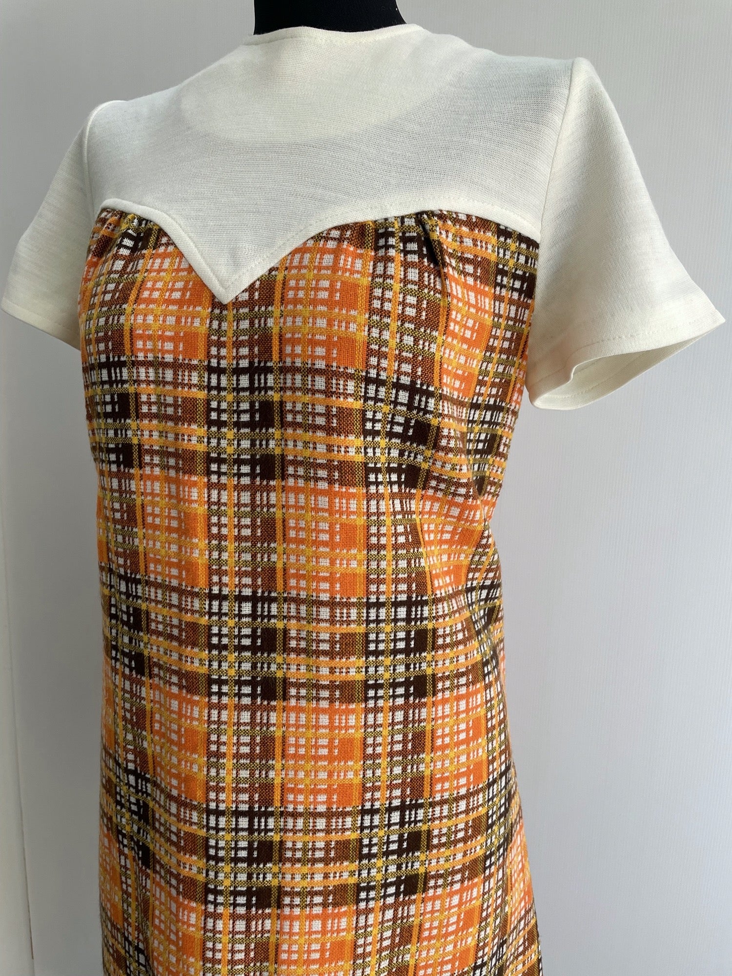 zip back  zip  womens  white  vintage  Urban Village Vintage  urban village  patterned dress  patterned  orange  MOD  midi dress  midi  knit  dresses  dress  checkered  checked  check  back zip  alldae  60s  1960s  12