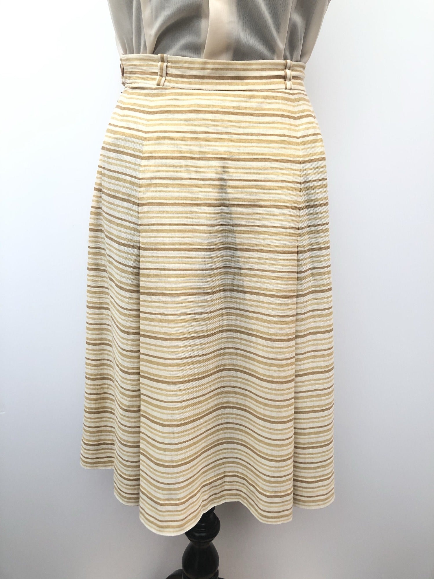 zip  womens  vintage  Urban Village Vintage  urban village  Stripes  Skirts  skirt  pleated skirt  pleat detailing  pleat detail  Mini Skirt  mini  cream  brown stripes  8  70s  1970s