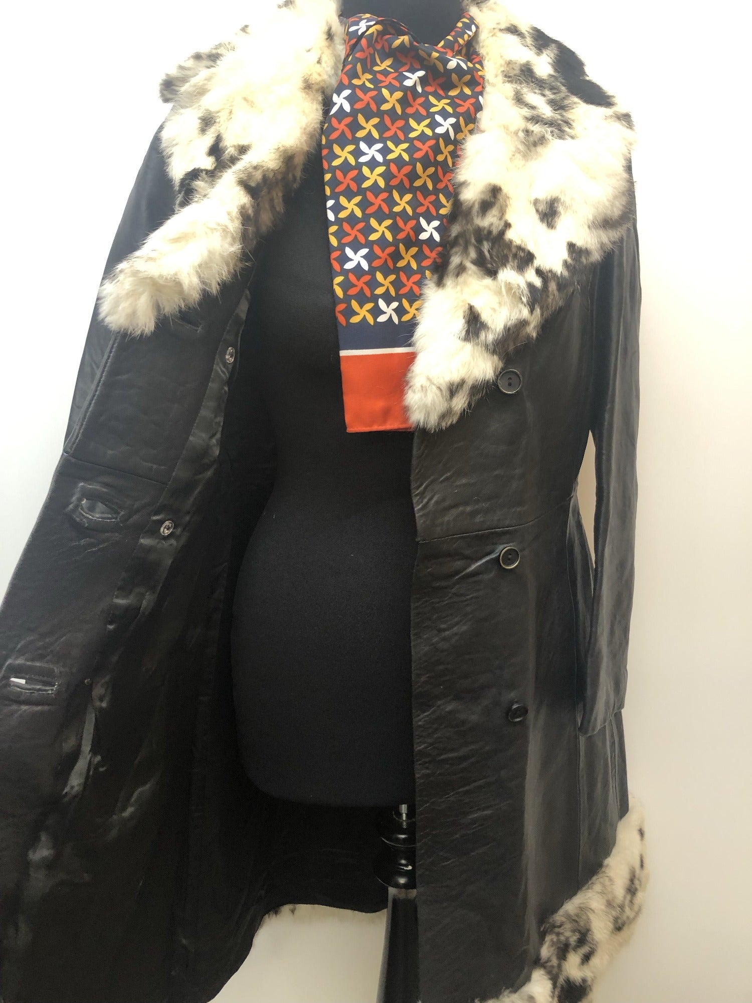 womens jacket  womens  vintage  Urban Village Vintage  rabbit  leather  fur collar  fitted  black  70s  1970s  10