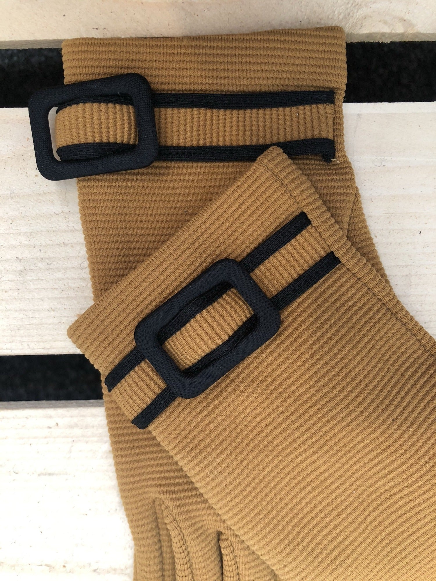 womens accessories  womens  vintage  Urban Village Vintage  tight fitting  ribbed design  gloves  brown  black buckle  60s  1960s