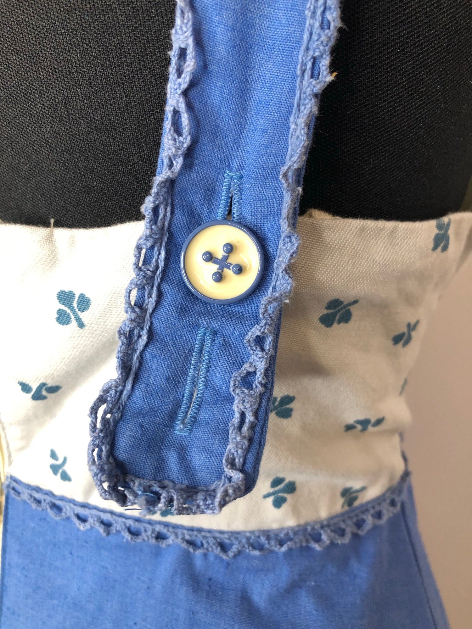 womens  vintage  Urban Village Vintage  tie back belt  retro  print dress  print  maxi  dress  crochet detail  boho  blue  70s  70  6  1970s