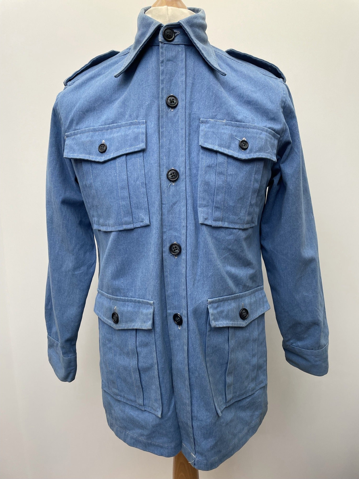vintage  Urban Village Vintage  urban village  safari style  Safari jacket  safari  pockets  mens  M  long sleeve  Light Blue  Jacket  isetan  front pockets  denim style  denim  dagger collar  collared  chest pockets  button front  button fastening  button  blue  big collar  70s  1970s