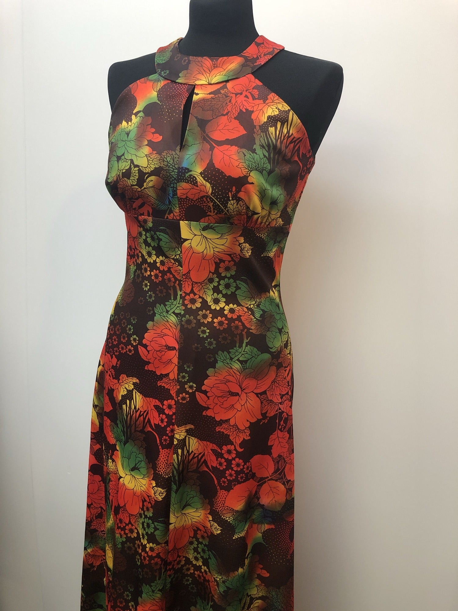 womens  vintage  Urban Village Vintage  urban village  summer dress  summer  patterned  multi  maxi dress  long dress  high neck  green  floral  dress  8  70s  70  1970s