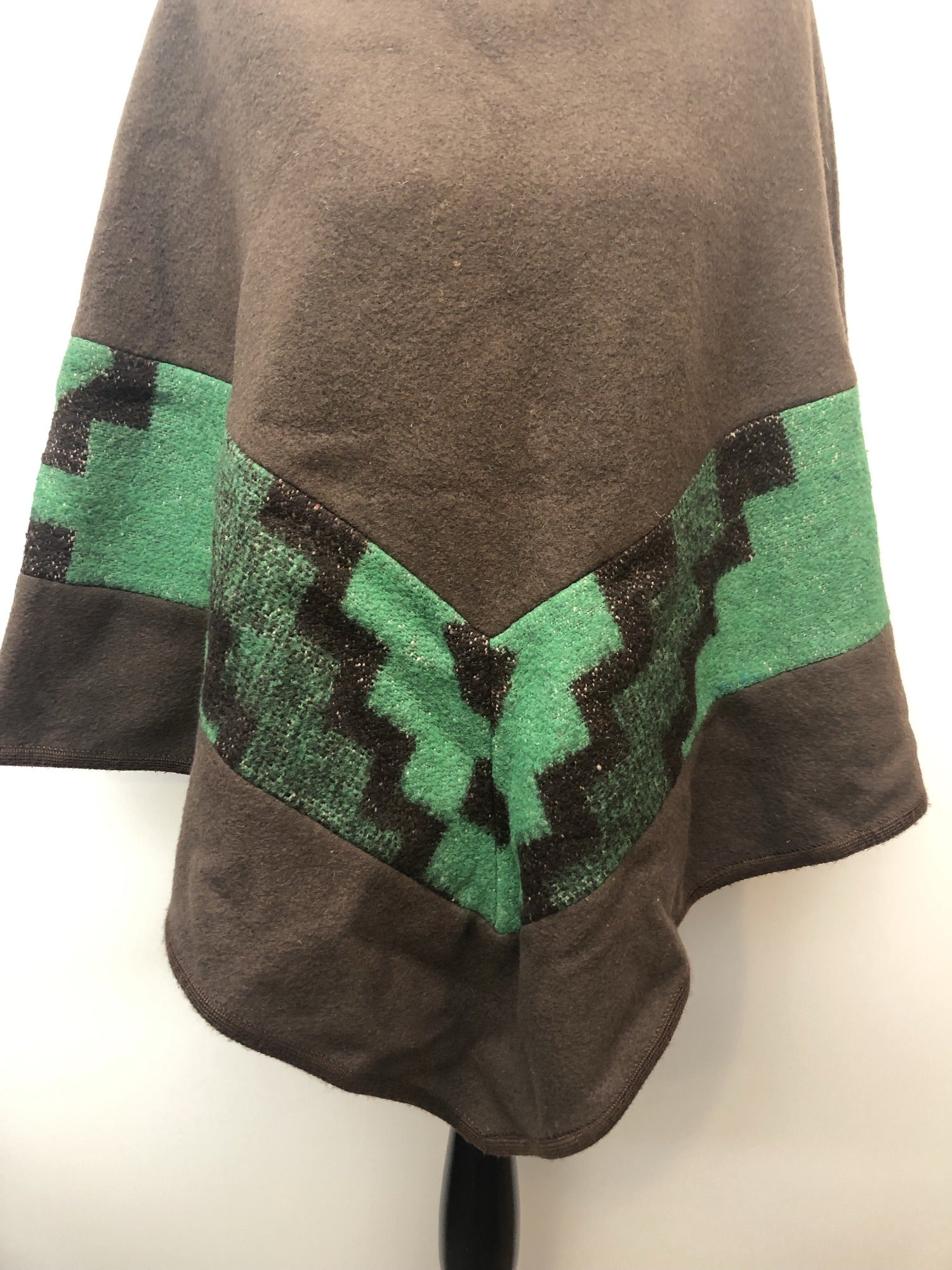 Wool  vintage  Urban Village Vintage  tartan  Strathay Originals  short  S  poncho  cape  button detail  blue  black fringing  60s  1960s