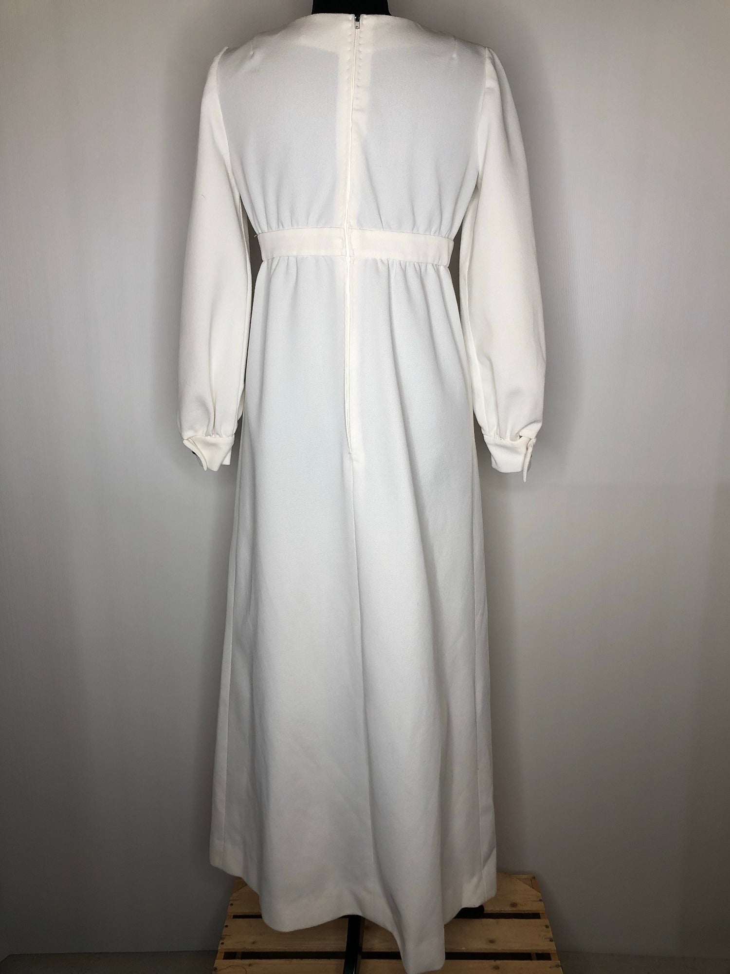womens  white  vintage  Urban Village Vintage  urban village  shine  MOD  maxi dress  maxi  long sleeves  long sleeved  long sleeve  high neck  full skirt  evening dress  evening  dress  crew neck  button front  8  70s