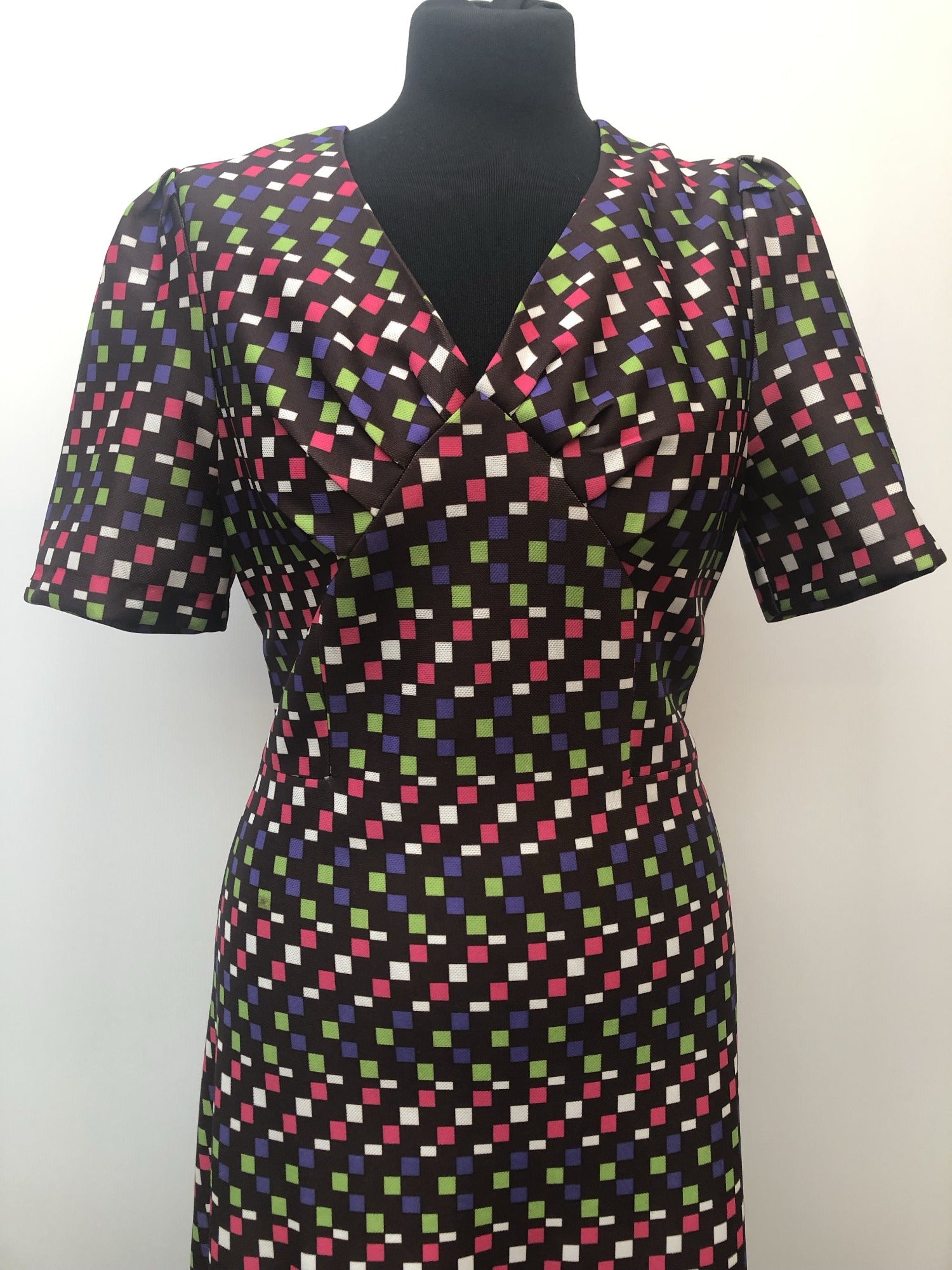 womens  vintage  v-neck  Urban Village Vintage  square print  multi  maxi dress  maxi  long dress  dress  brown  70s  1970s  12