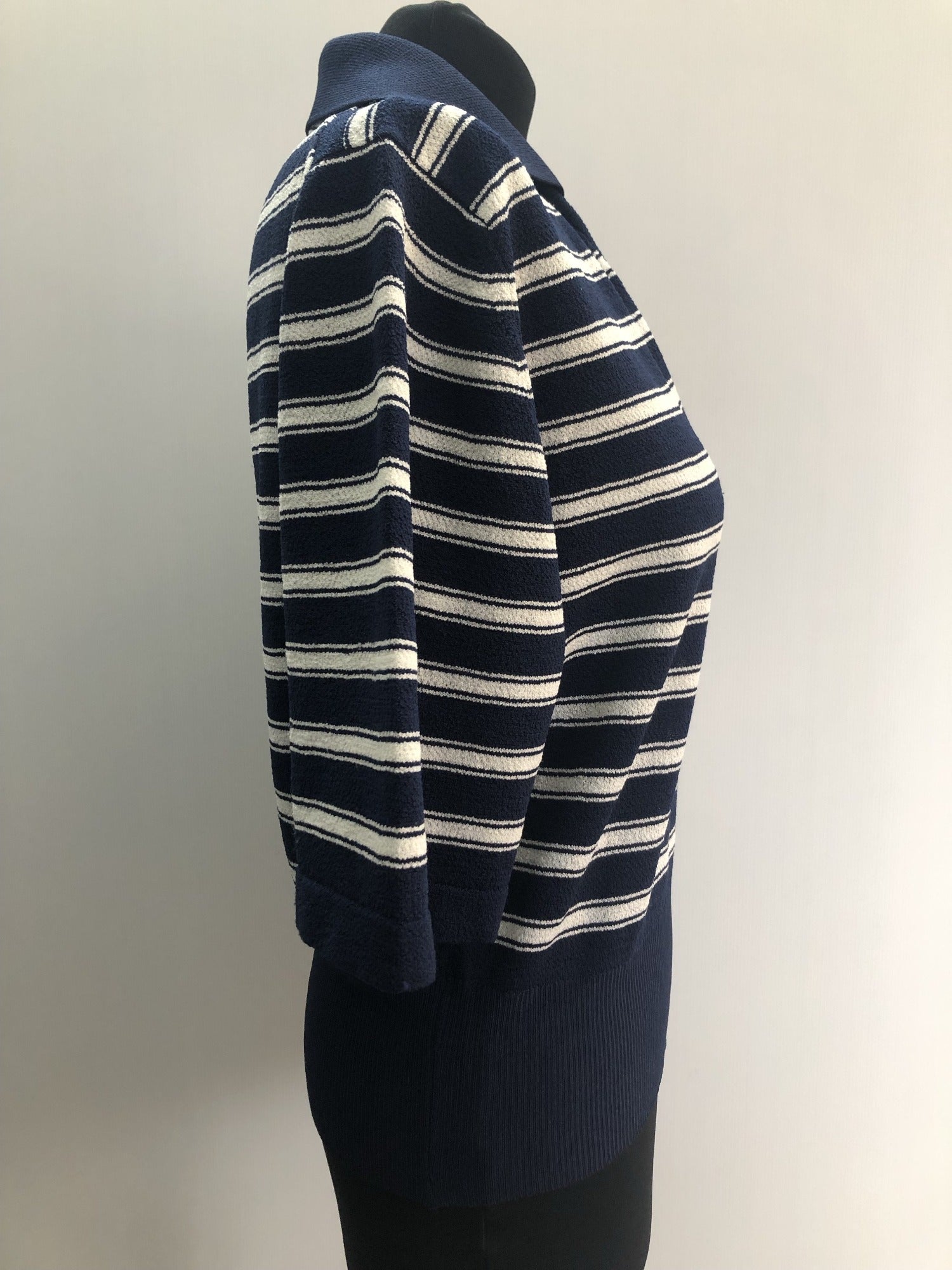 womens top  womens  white  vintage  V-Neck  Urban Village Vintage  urban village  tops  top  light knitwear  knitwear  jaeger  collar  blue  70s  70  1970s  14