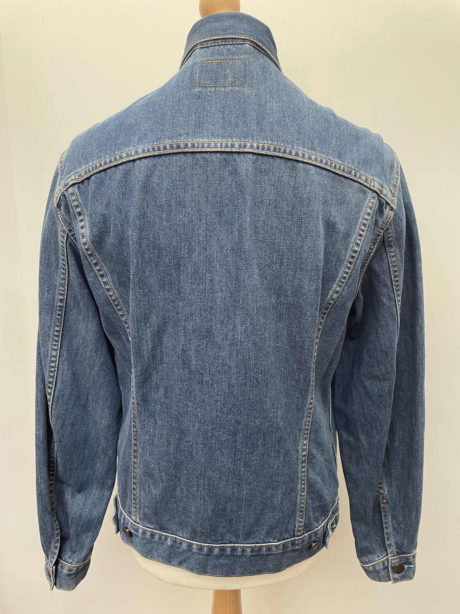 vintage  Urban Village Vintage  urban village  pockets  mens  long sleeve  levis strauss  levis  levi strauss  levi  L  Denim jacket  denim  collar  button  brown stitch  blue  belted dress  70s  1970s