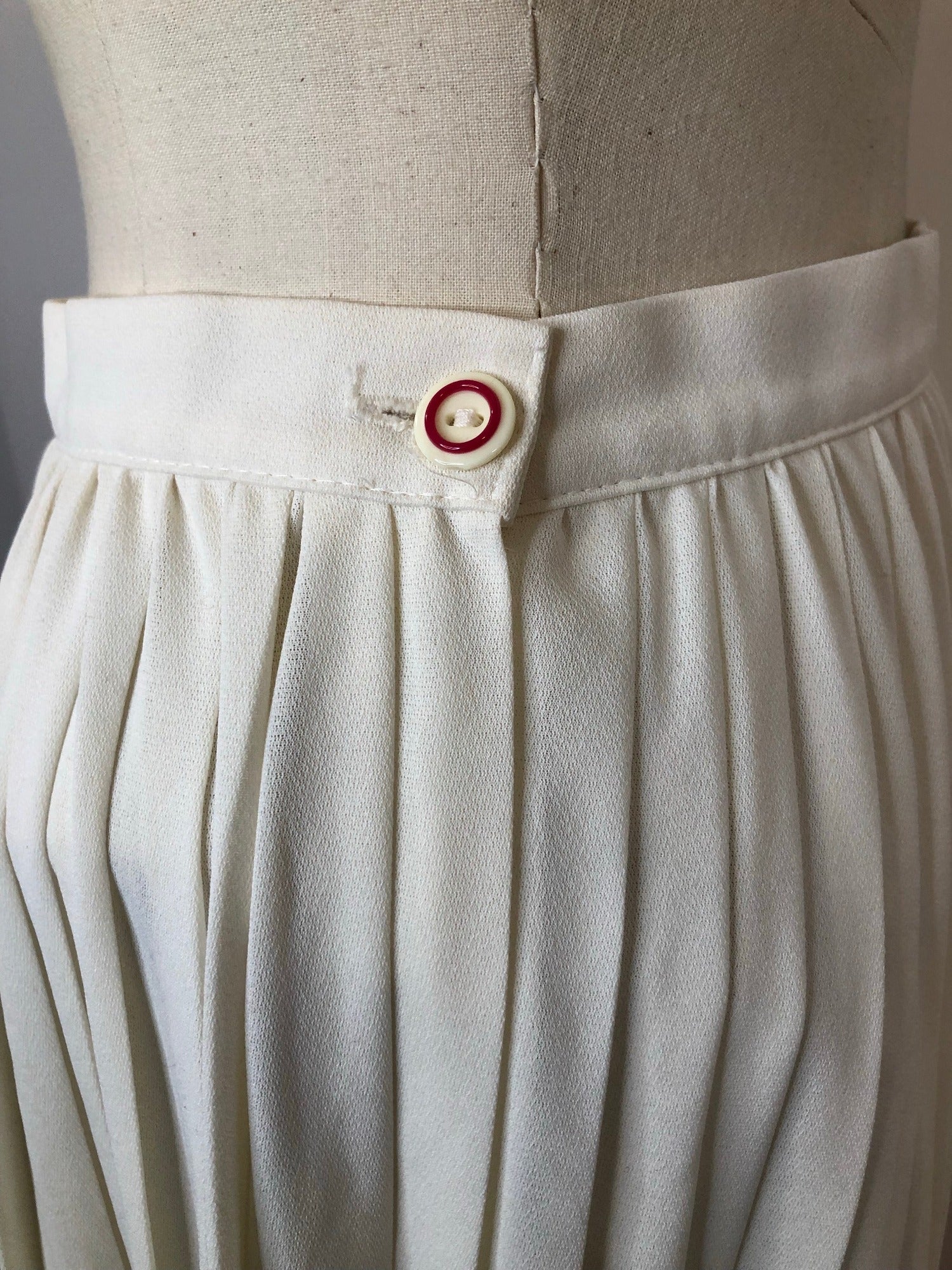 womens  white  vintage  Urban Village Vintage  urban village  stripes  St Michael  Skirts  skirt  red  pleated skirt  pleated  pattern  midi skirt  maxi  hippy  8  70s  1970s