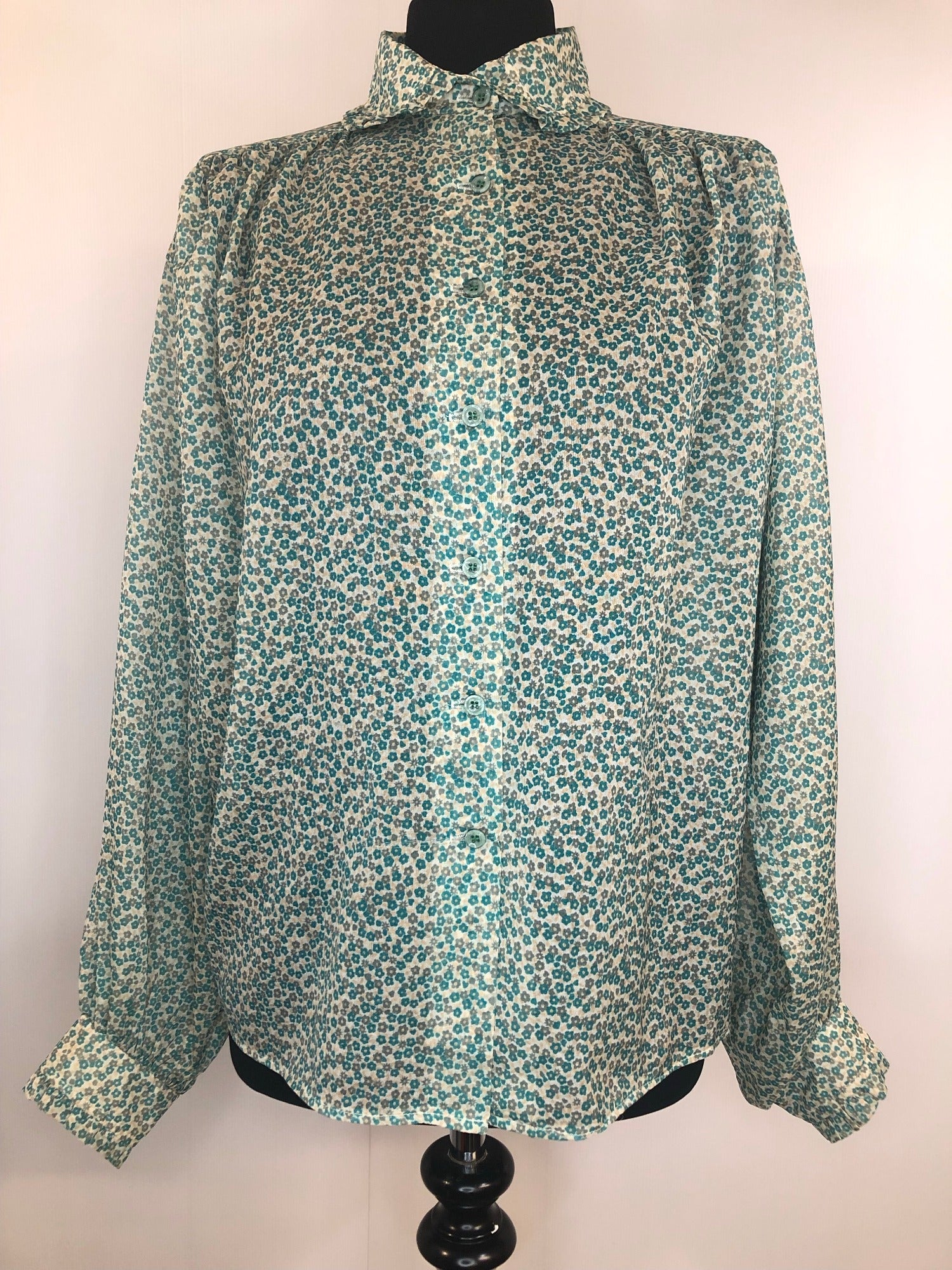 womens  vintage  top  print blouse  loose fit blouse  green  frill cuffs  frill collar  ditsy  Diana Mackinnon  Dawn Breakers  blouse  70s  1970s  16