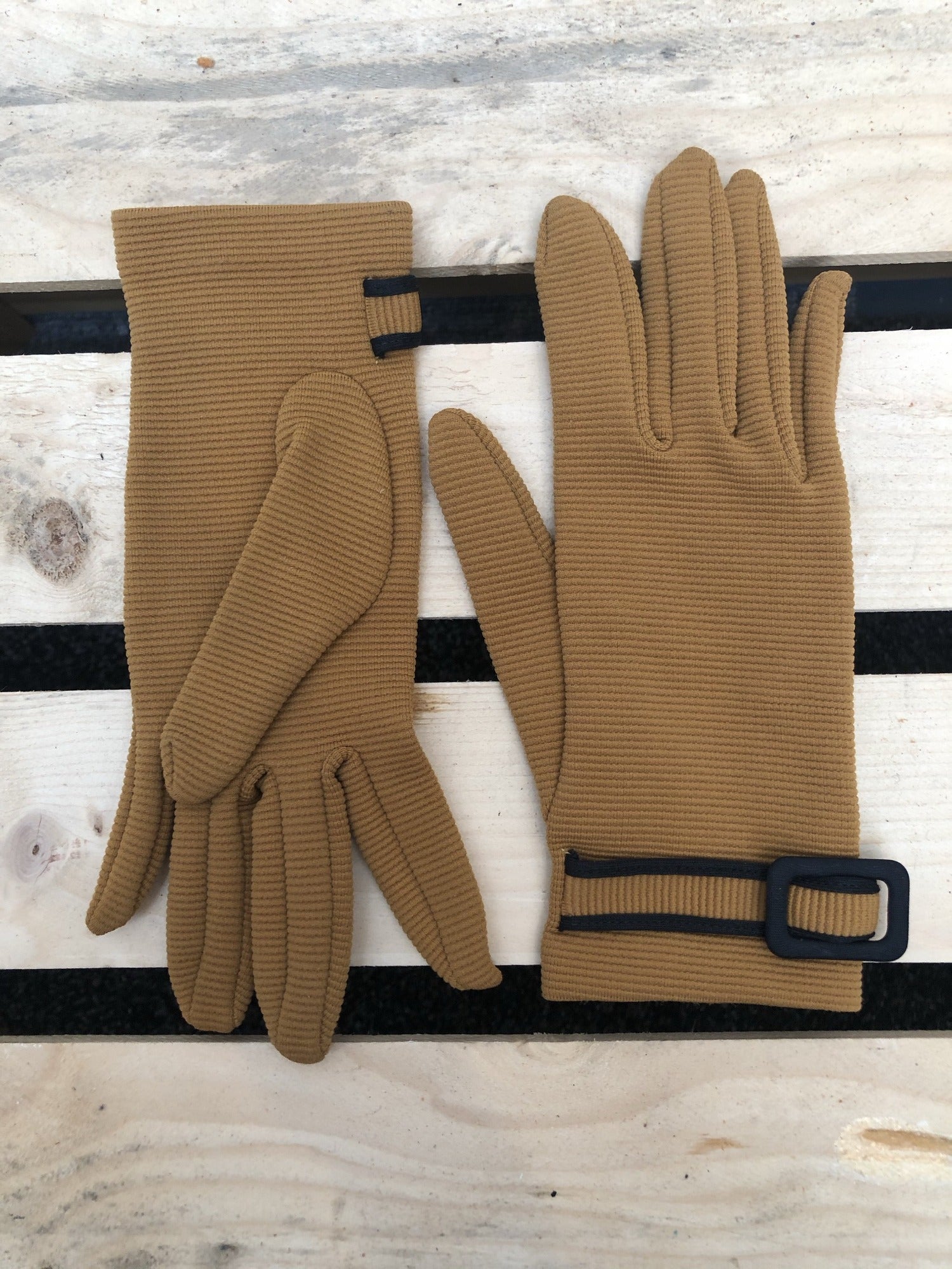 womens accessories  womens  vintage  Urban Village Vintage  tight fitting  ribbed design  gloves  brown  black buckle  60s  1960s