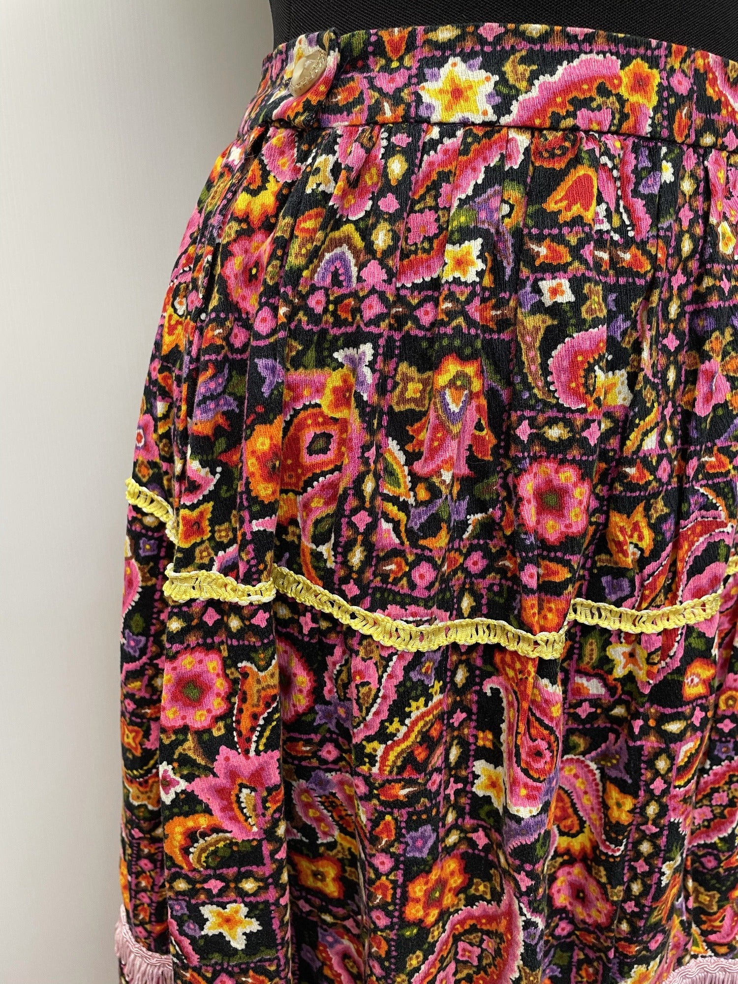zip back  zip  womens  waist belt  vintage  Urban Village Vintage  urban village  retro  red  pink  Paisley Print  paisley inspired  paisley  orange  MOD  light pink  frilly  frill detail  dress  back zip  8/10  8  70s  1970s  12  10