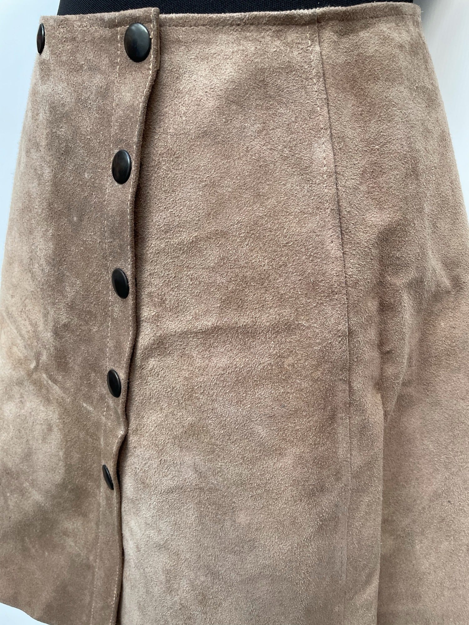 womens  vintage  Urban Village Vintage  urban village  Suede  Skirts  skirt  short  sand  retro  press stud fastening  MOD  Mini Skirt  M  brown  70s  70  60s  1970s  1960s