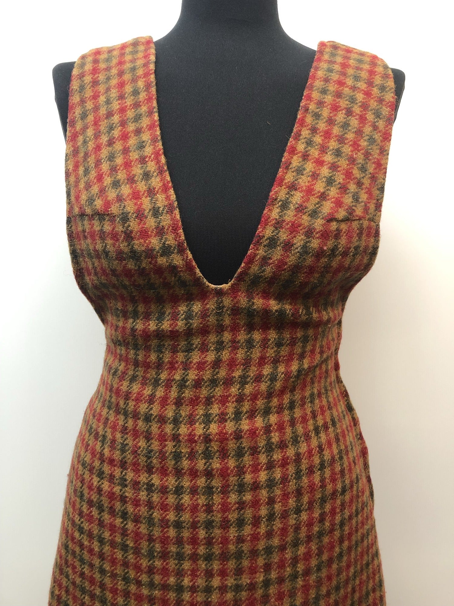 womens  vintage  v-neck dress  Urban Village Vintage  two piece  suit  set  red  patterned dress  patterned  multi  mod  matching set  Harris Tweed  handwoven  green  dress  brown  8  60s  1960s