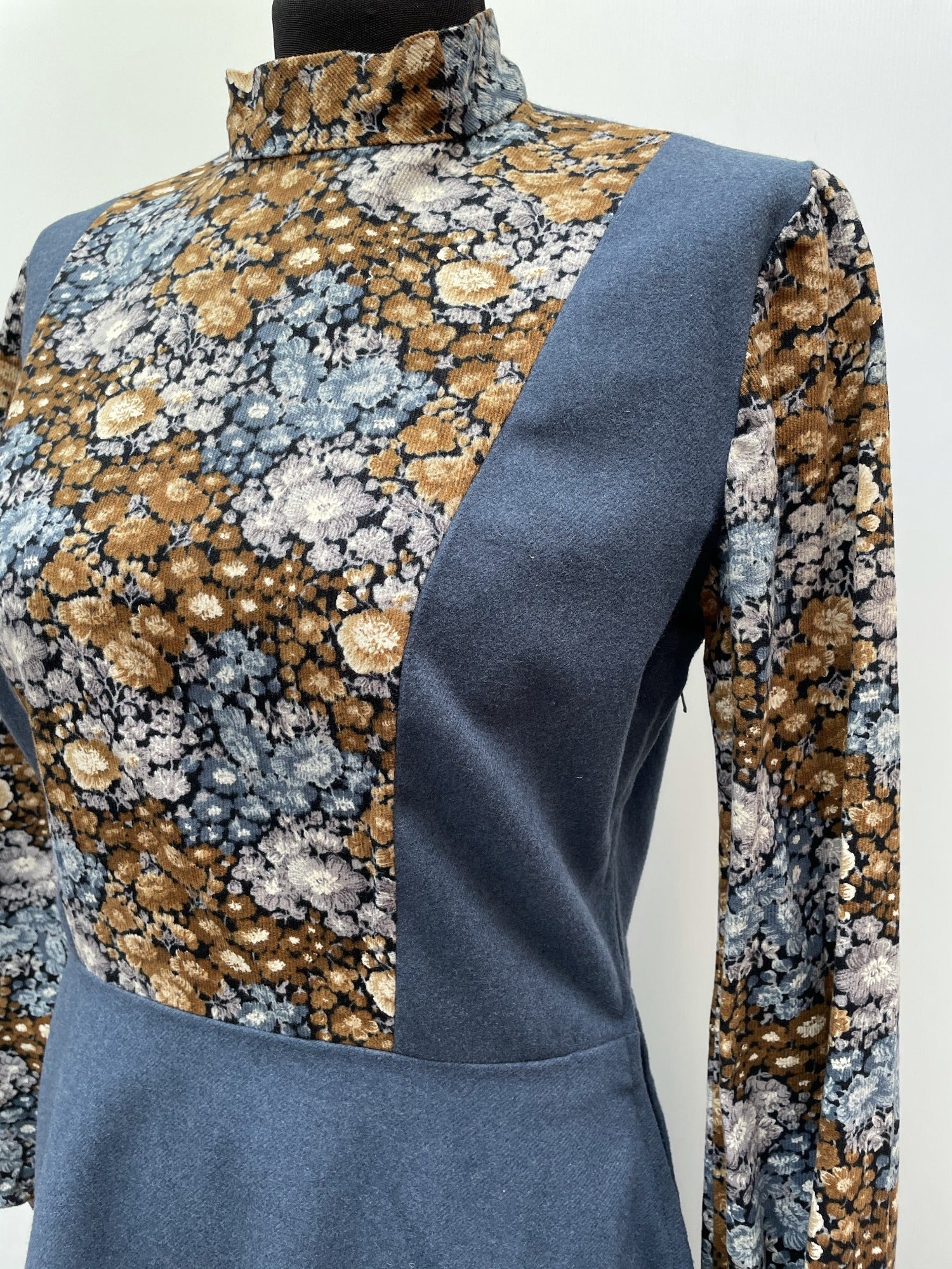 zip  womens  vintage  Urban Village Vintage  urban village  side zip  retro  maxi dress  long sleeve  high neck  floral print  floral lining  floral lace  floral dress  floral  dress  crew neck  blue  back zip  angel sleeve  70s  1970s  14
