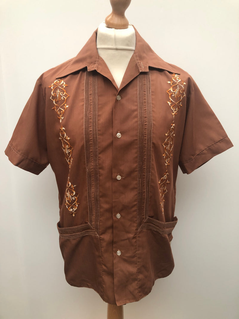 zip  vintage  Urban Village Vintage  urban village  urban  summer  retro  Mexican Shirt  mens  M  guayabera  embroidered pattern  Embroidered  cuban  collar  Calesa  big collar  70s  70  1970s